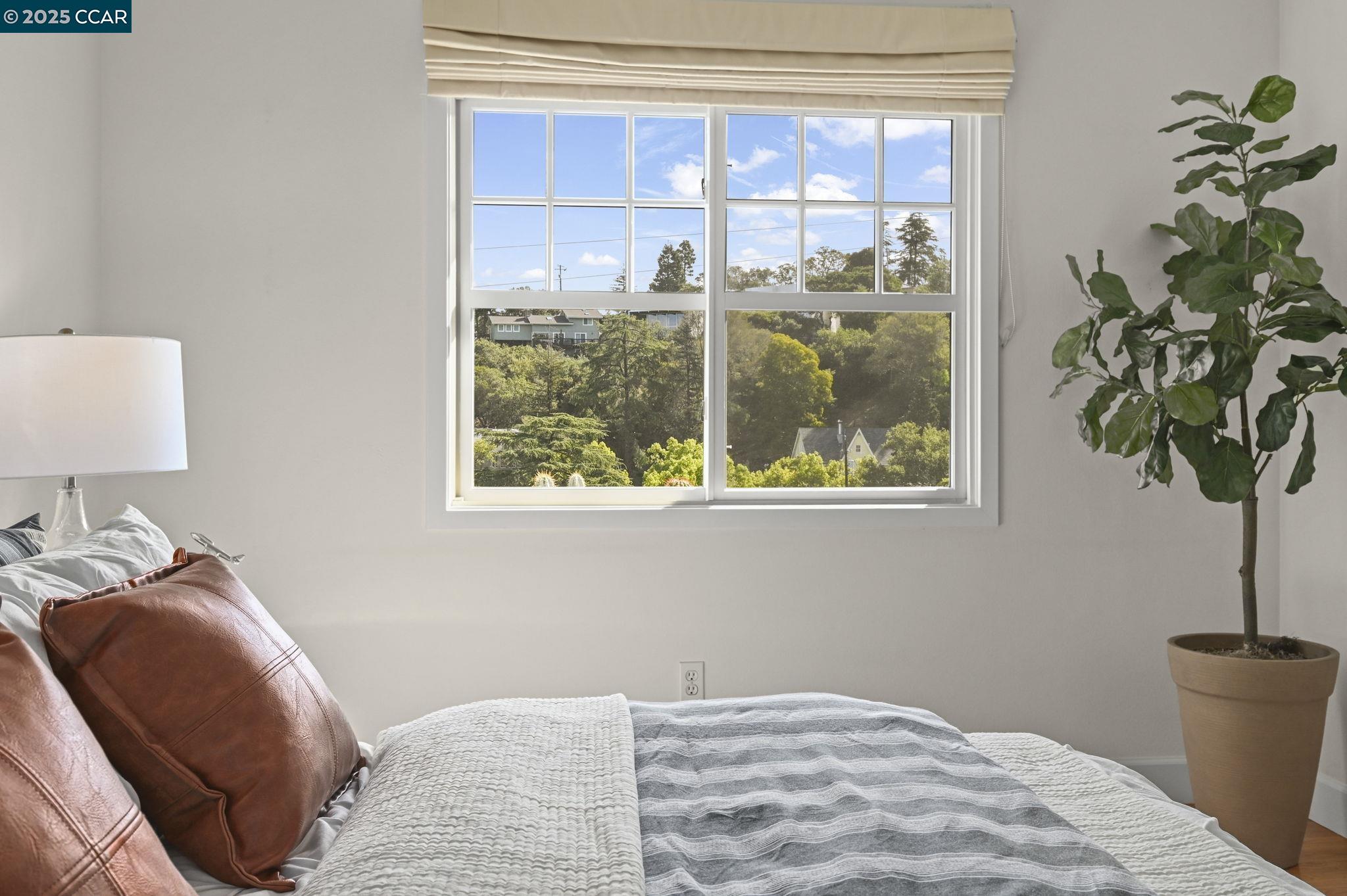 1042 W Arlington Way