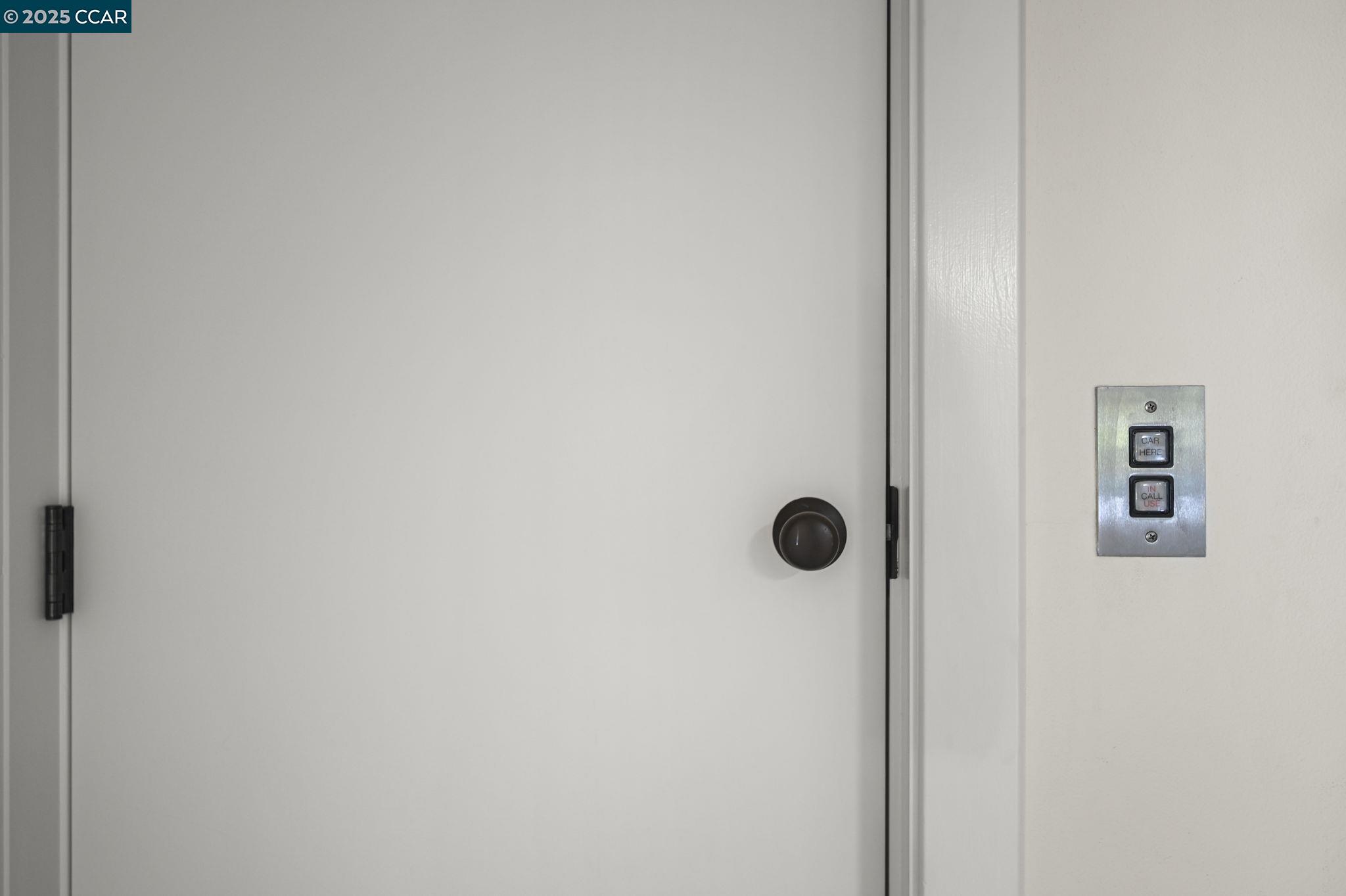 1042 W Arlington Way