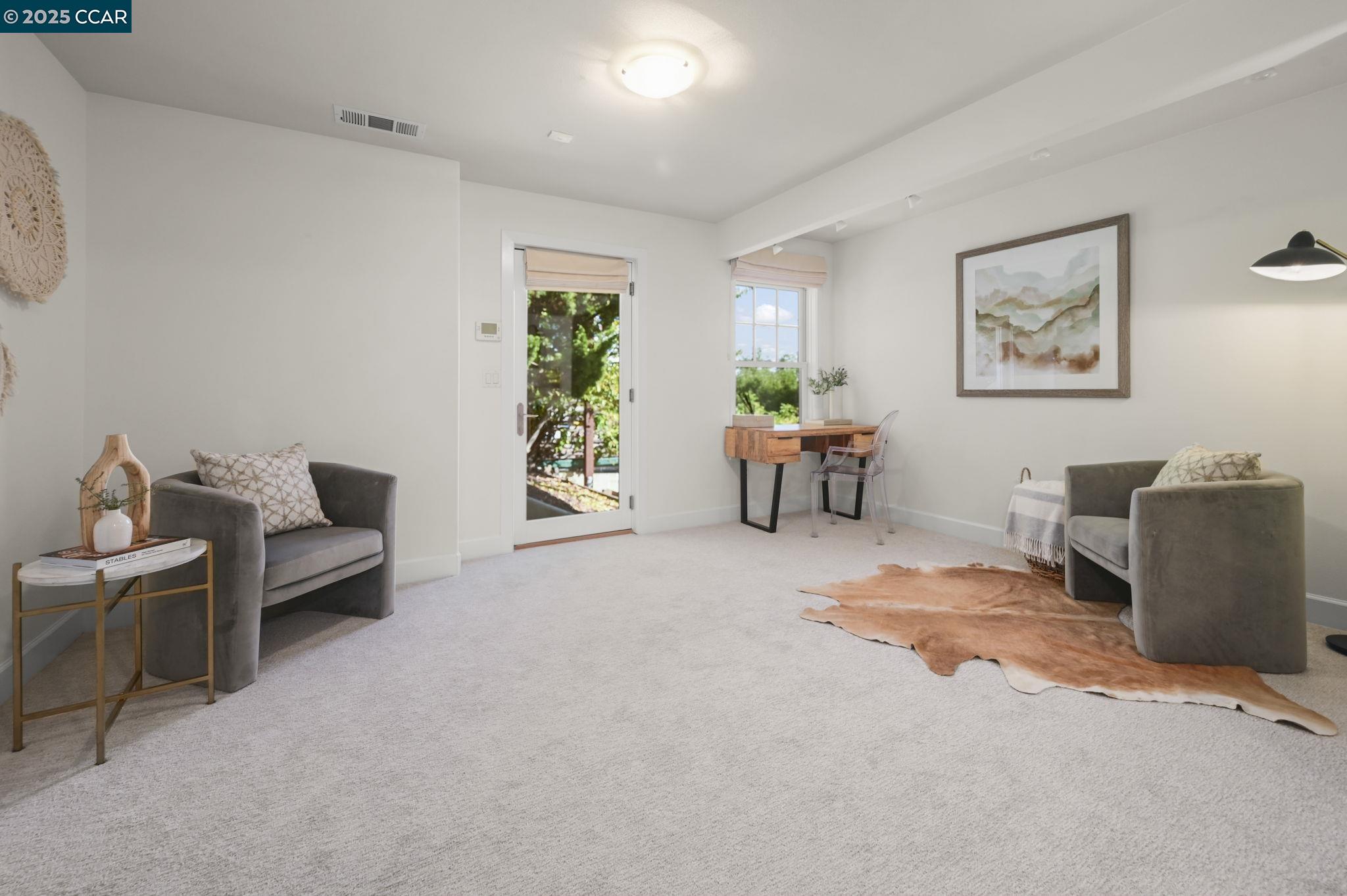 1042 W Arlington Way