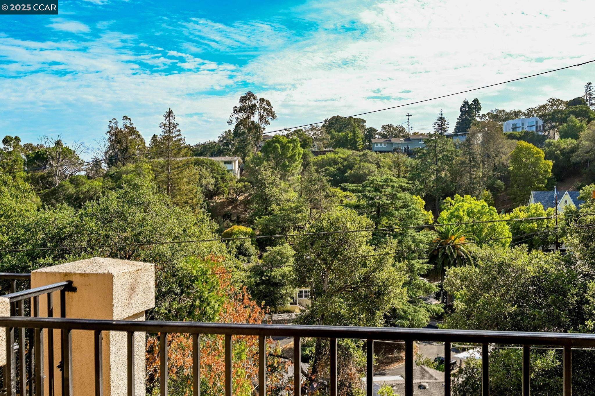 1042 W Arlington Way