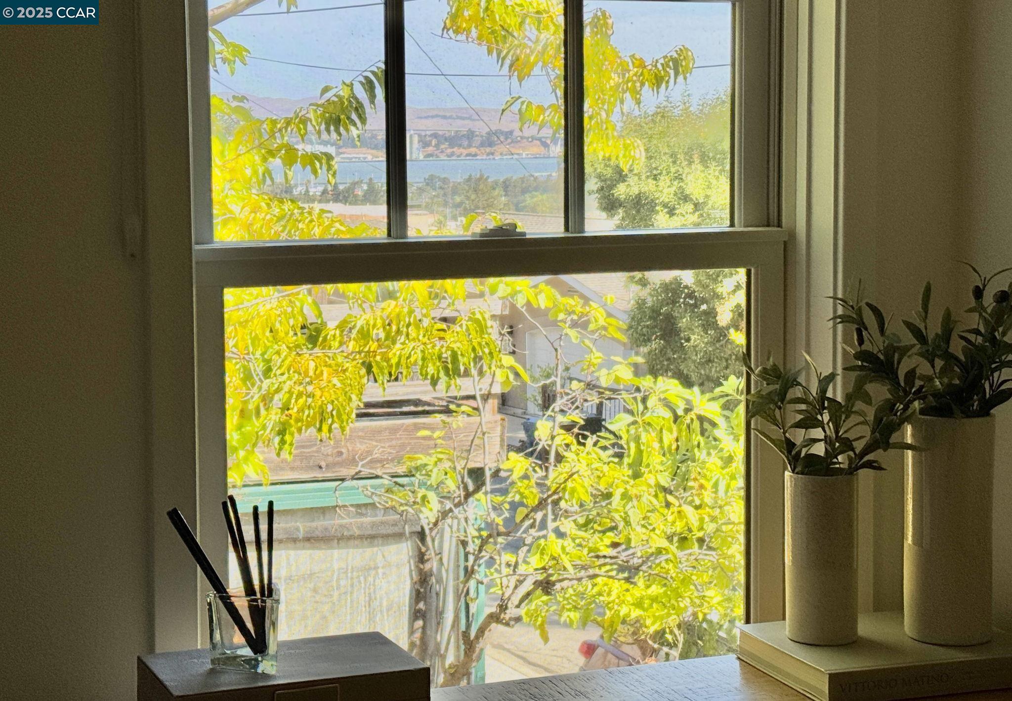 1042 W Arlington Way