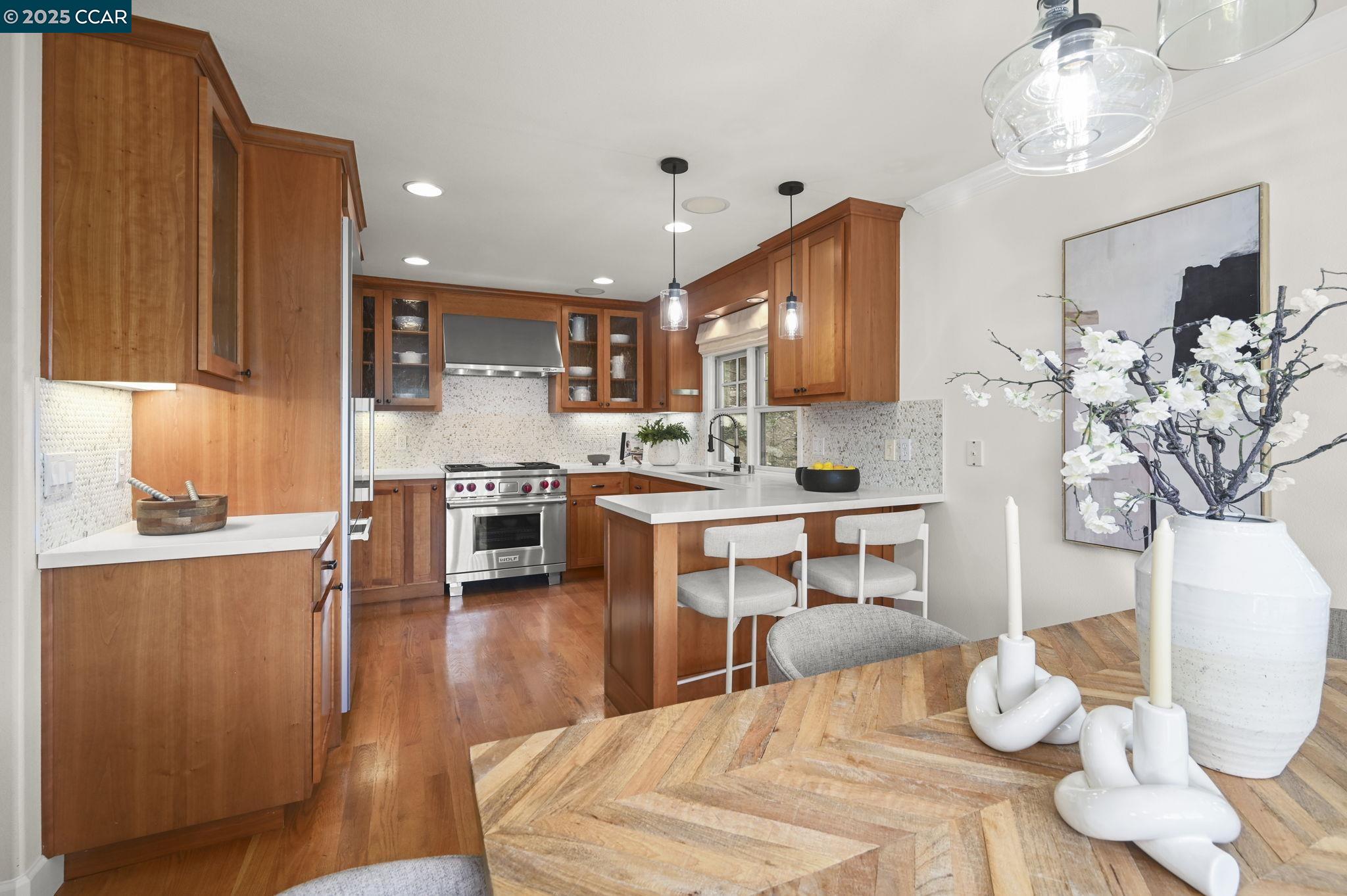 1042 W Arlington Way