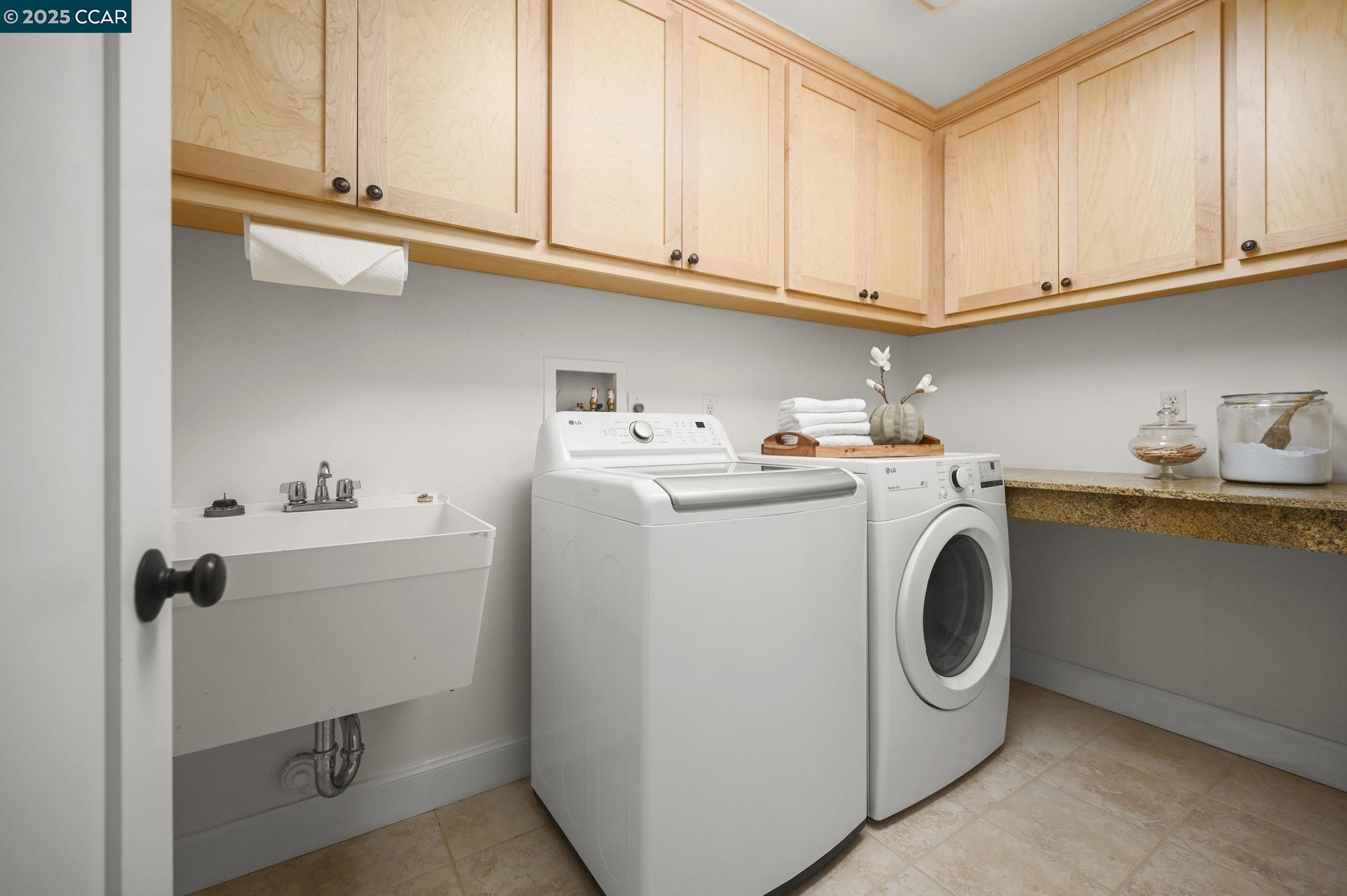 1042 W Arlington Way