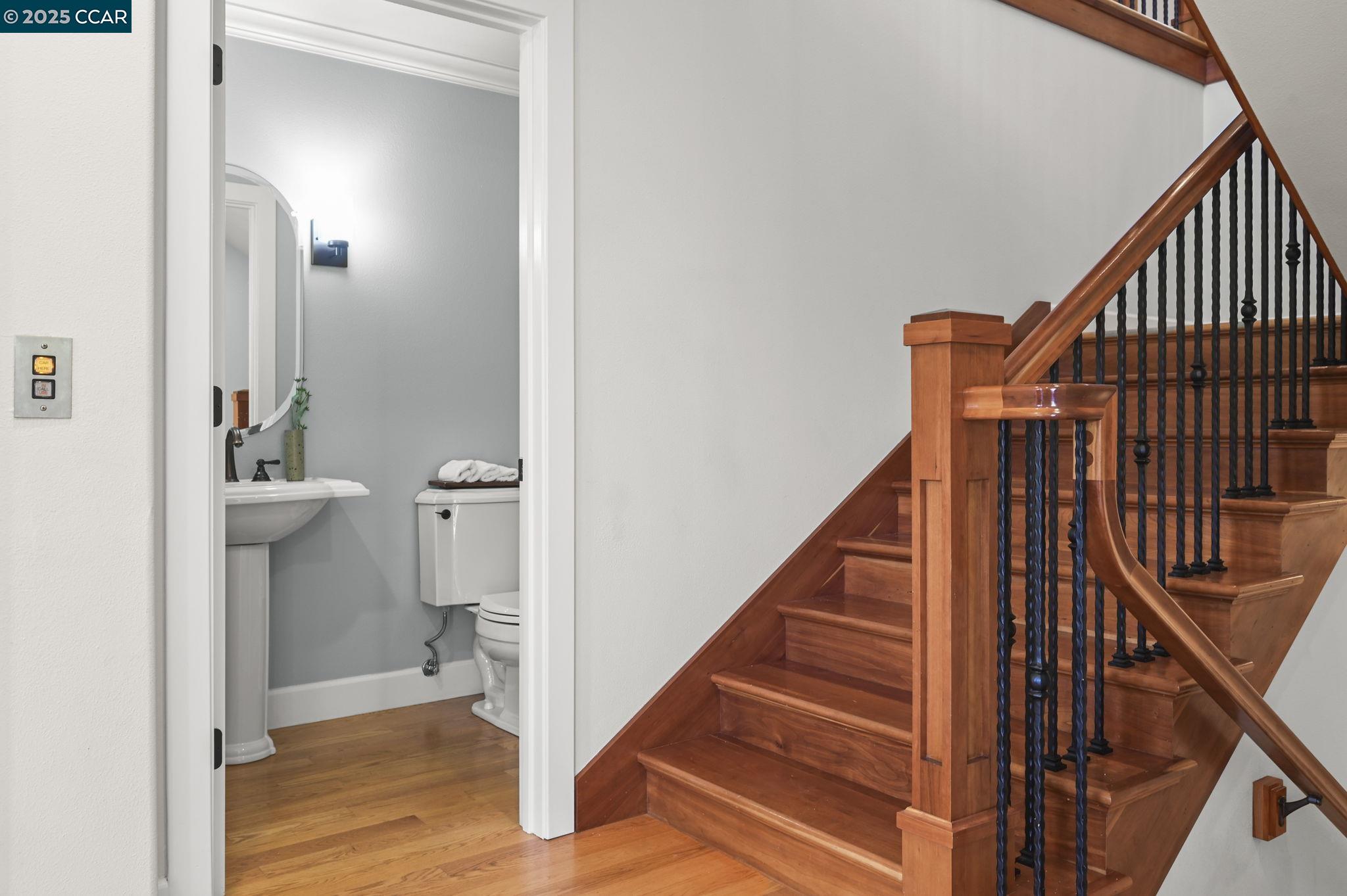 1042 W Arlington Way