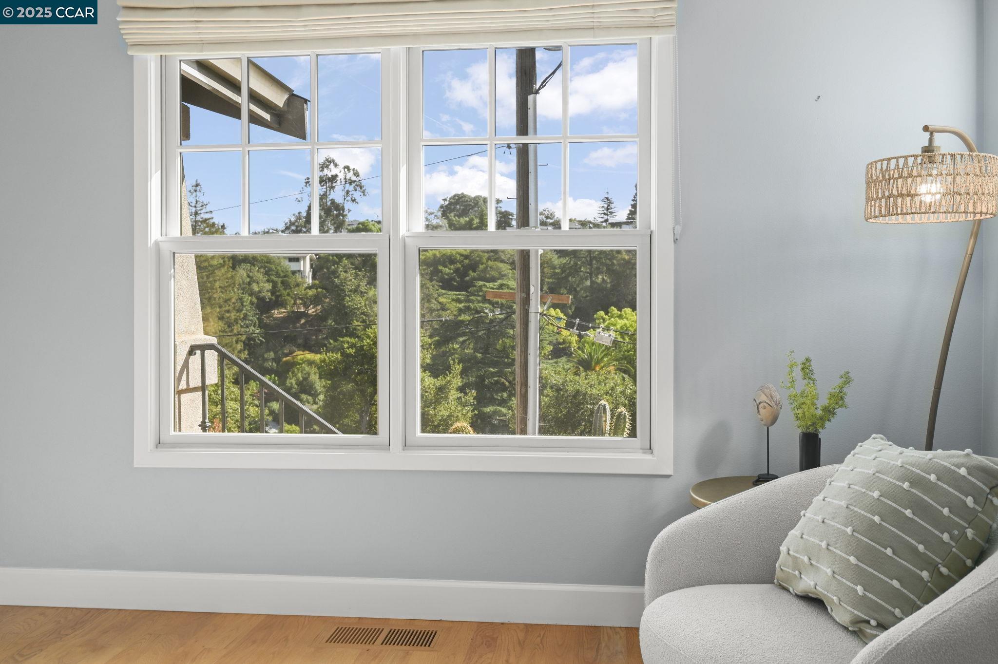 1042 W Arlington Way