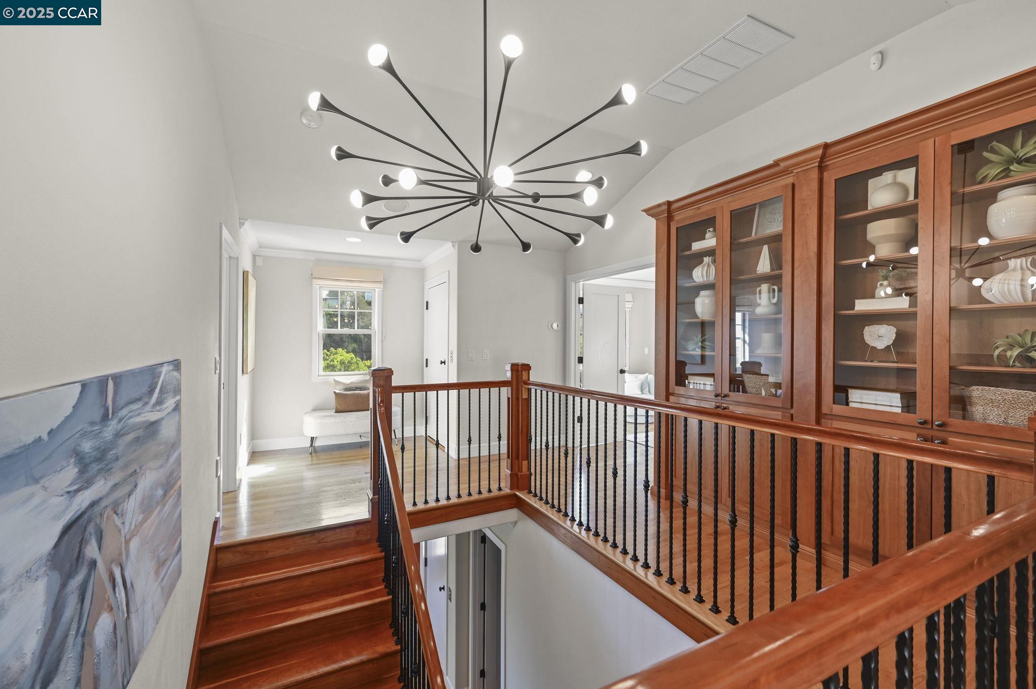 1042 W Arlington Way