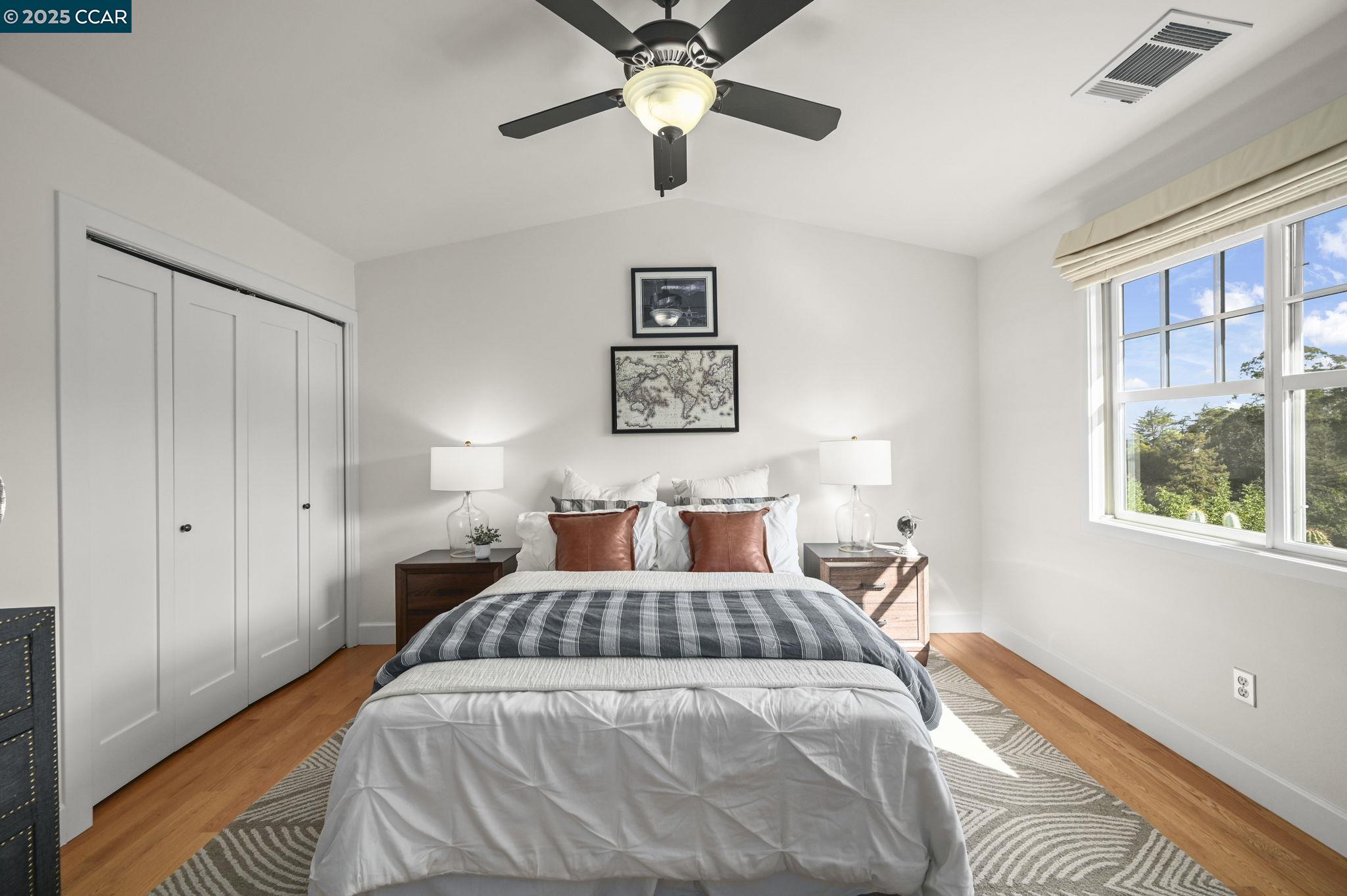 1042 W Arlington Way