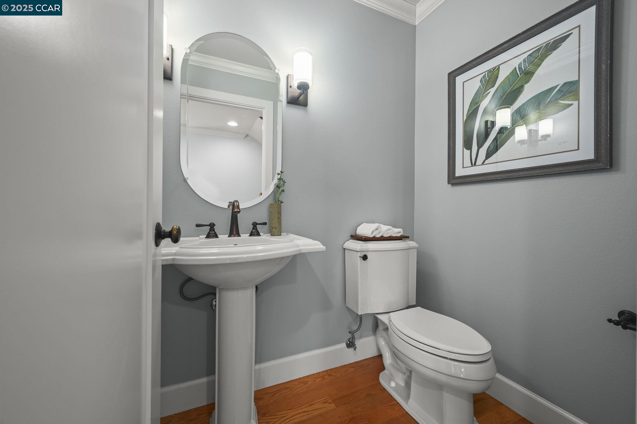 1042 W Arlington Way