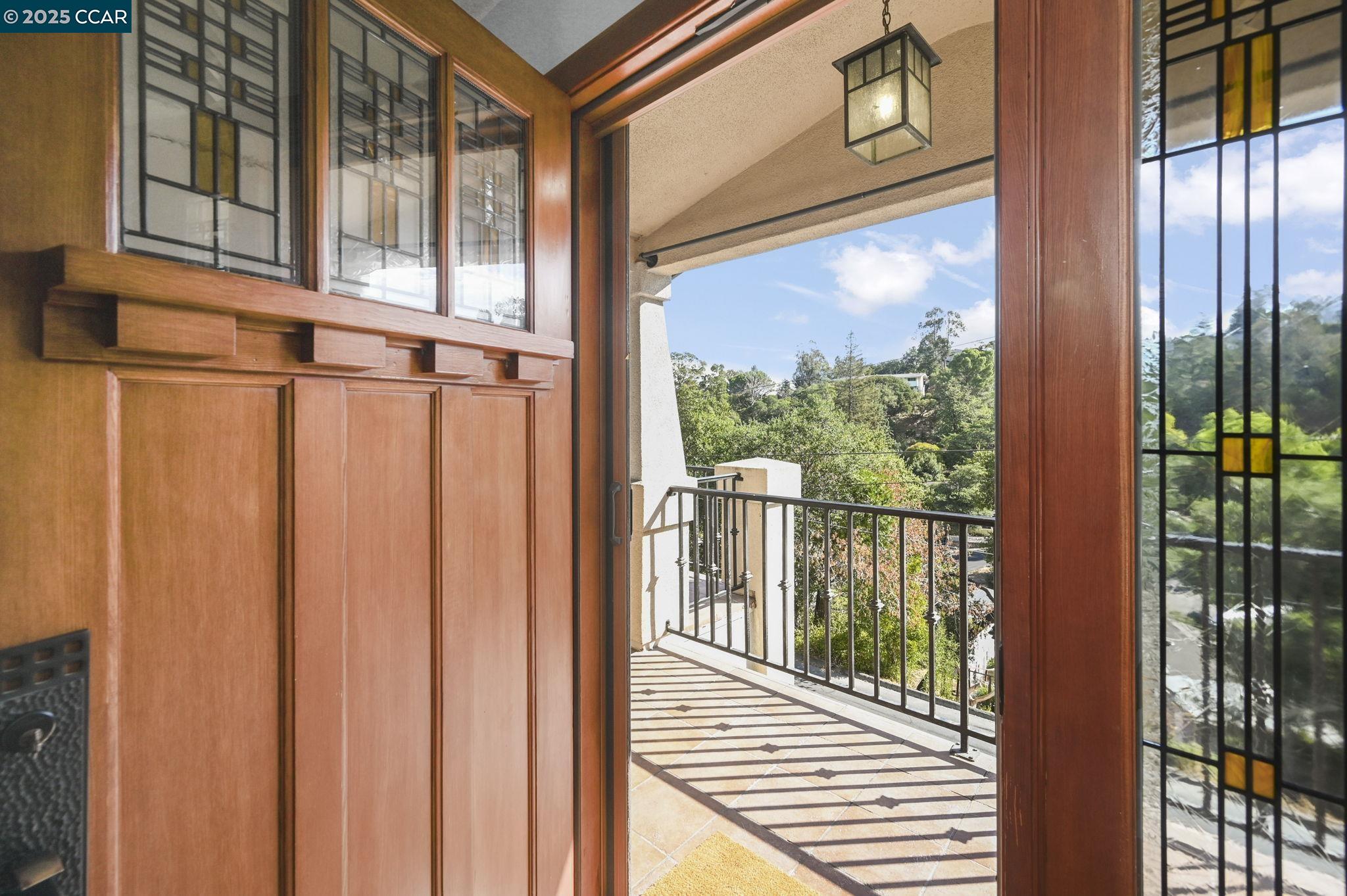 1042 W Arlington Way