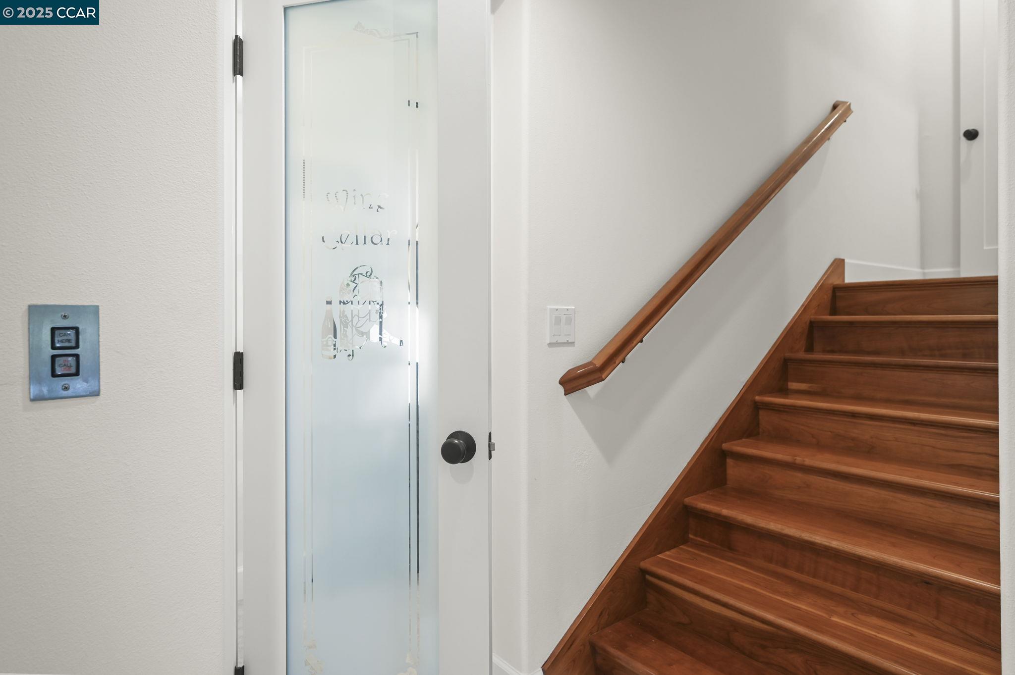 1042 W Arlington Way