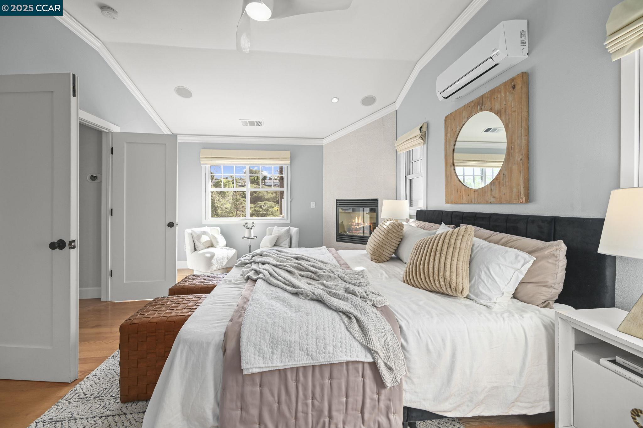 1042 W Arlington Way