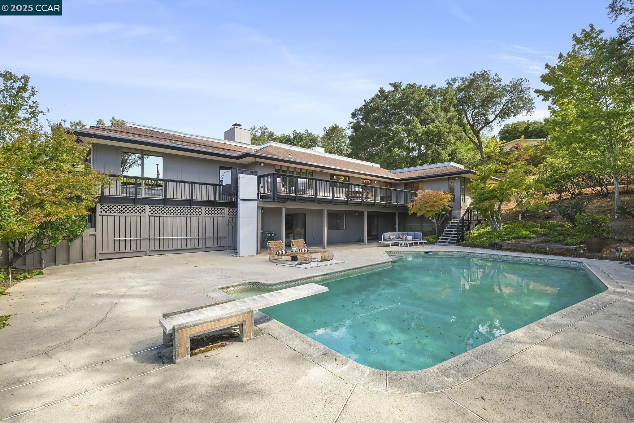 16 Wendy Ln