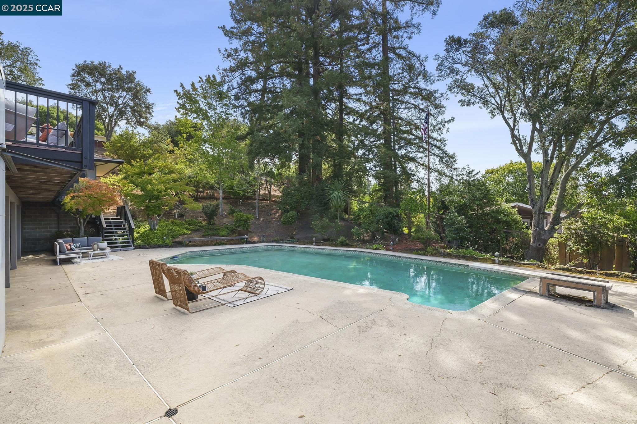 16 Wendy Ln