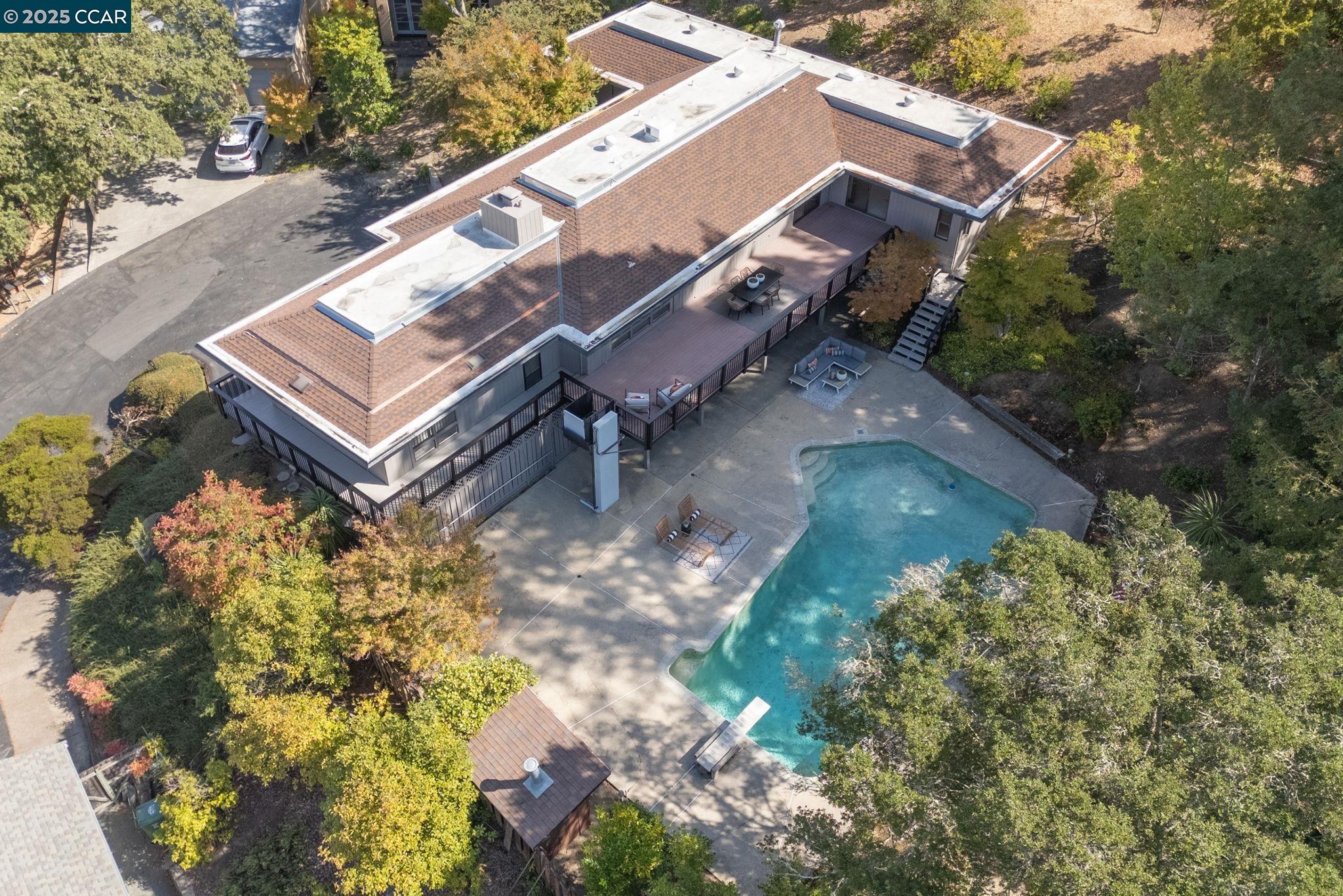 16 Wendy Ln