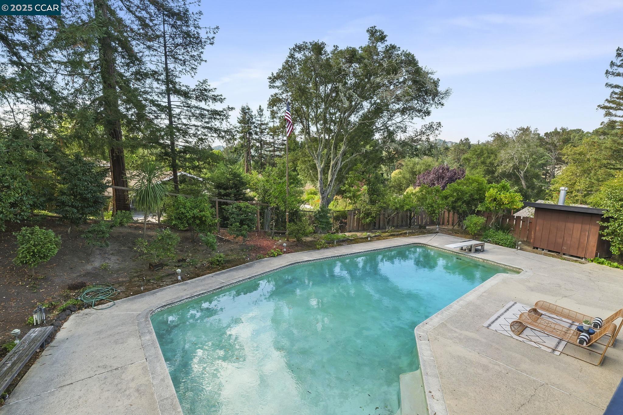 16 Wendy Ln