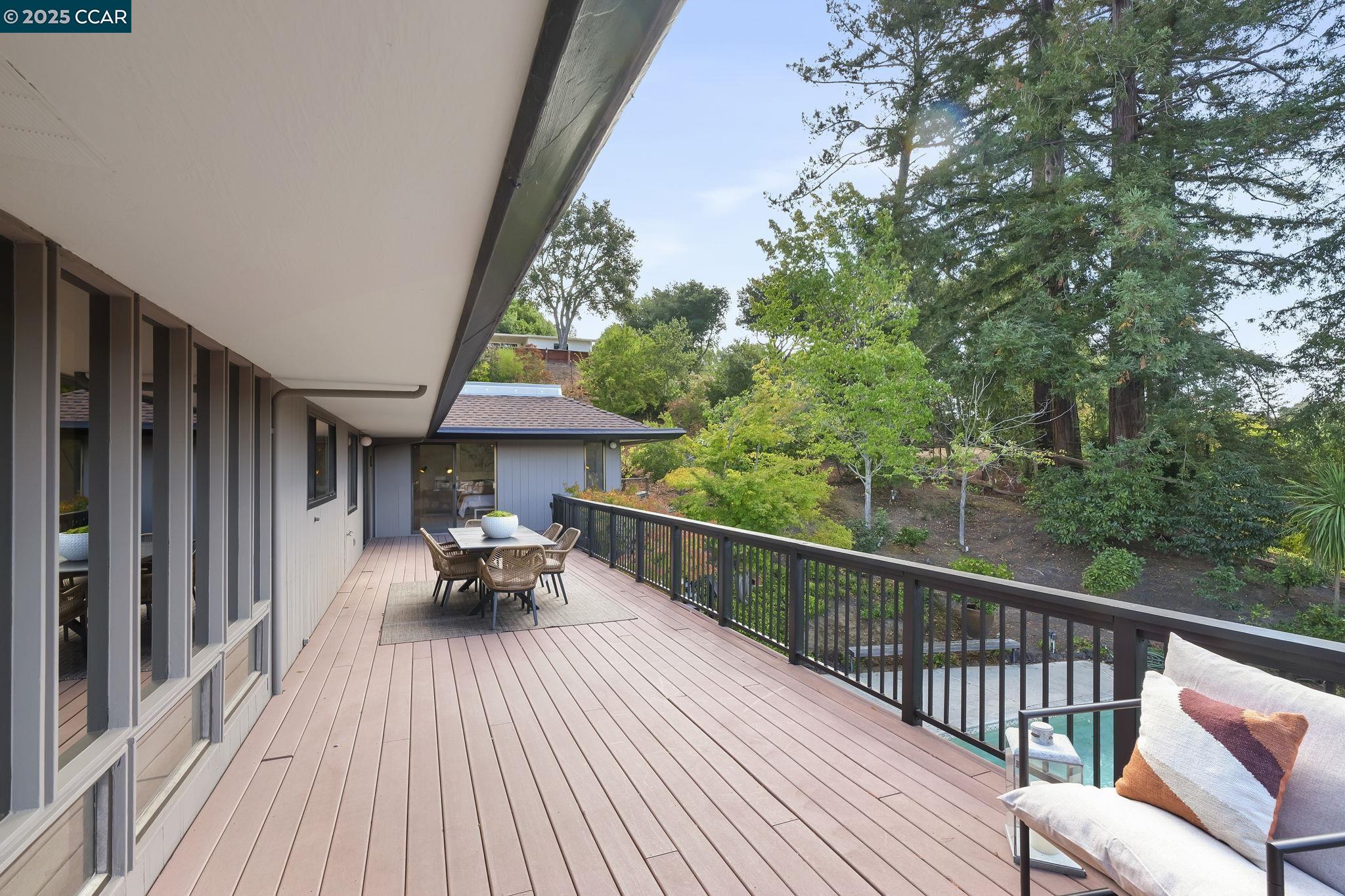 16 Wendy Ln