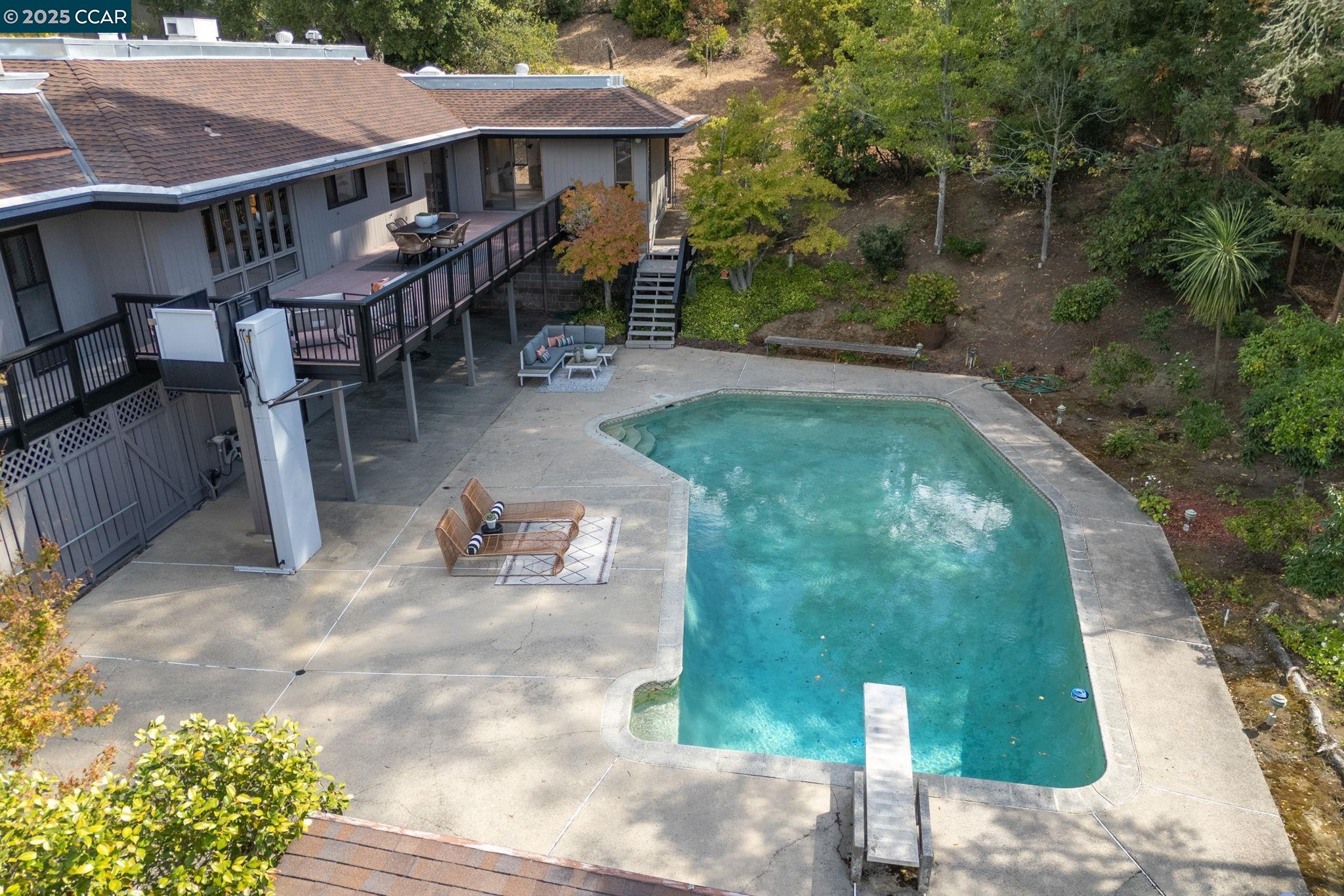 16 Wendy Ln