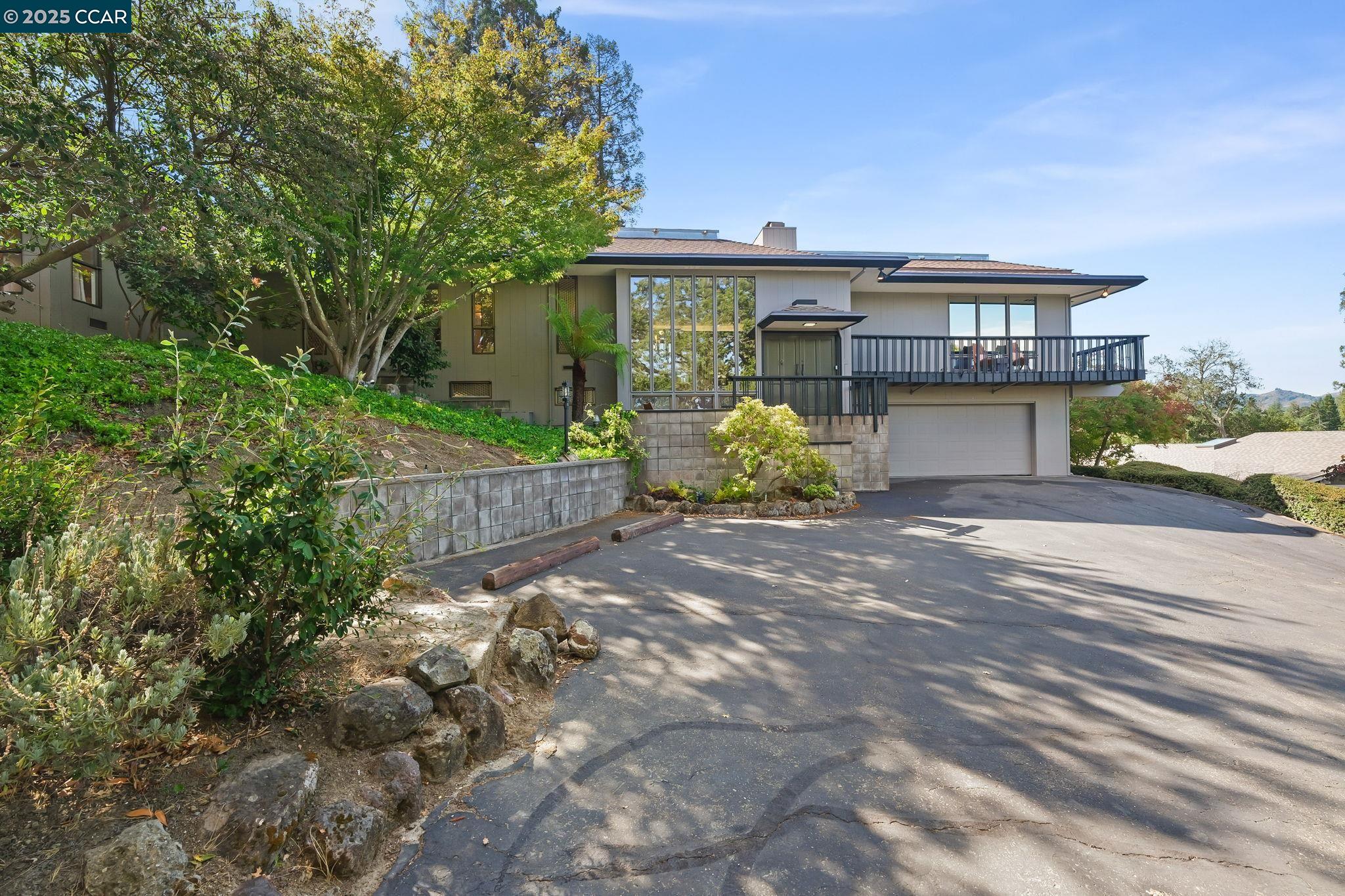 16 Wendy Ln