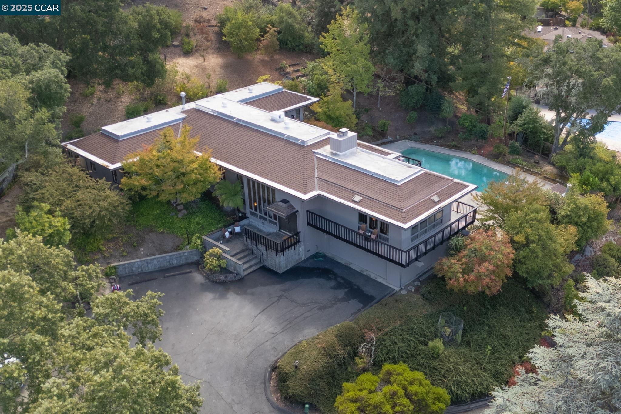 16 Wendy Ln