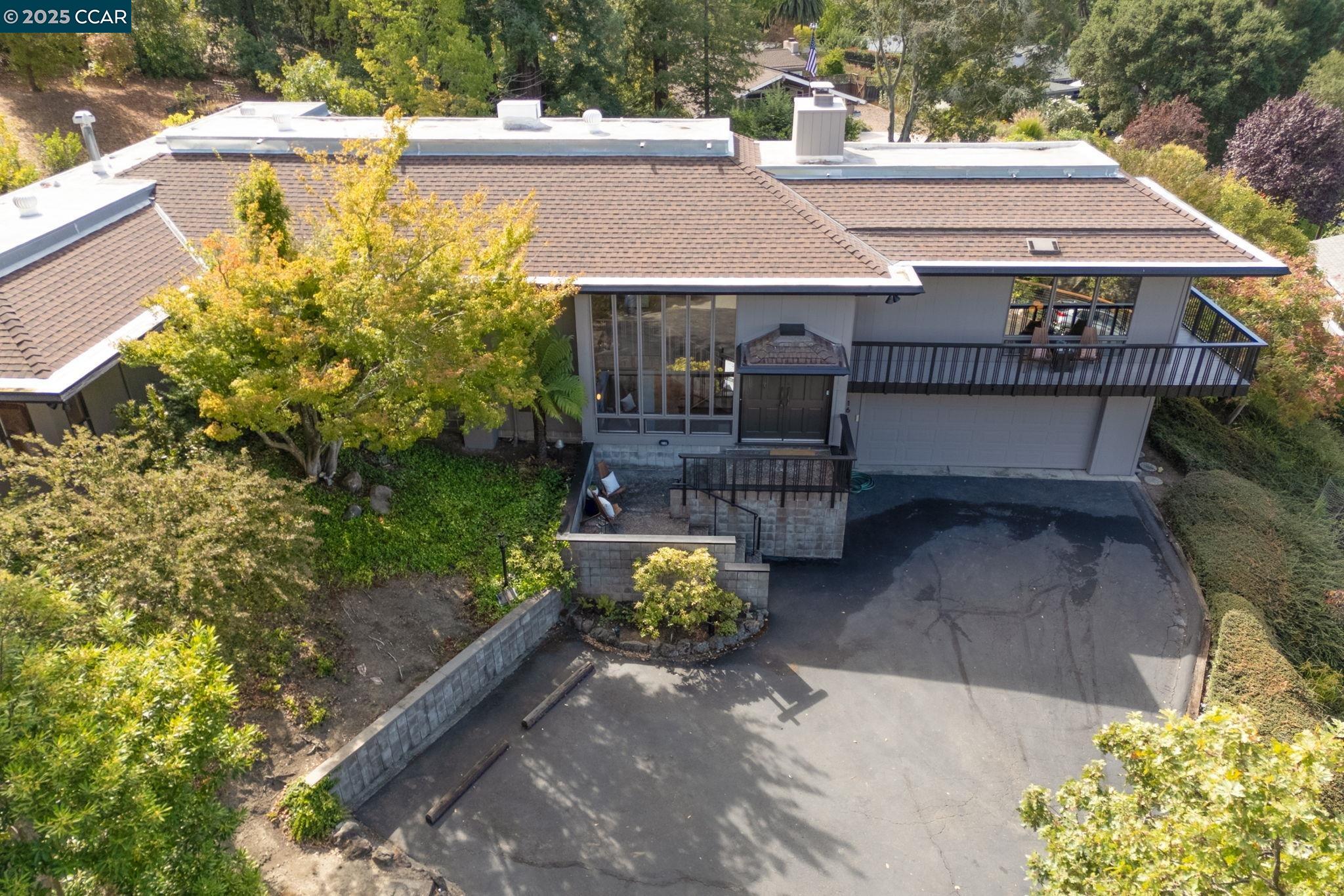 16 Wendy Ln
