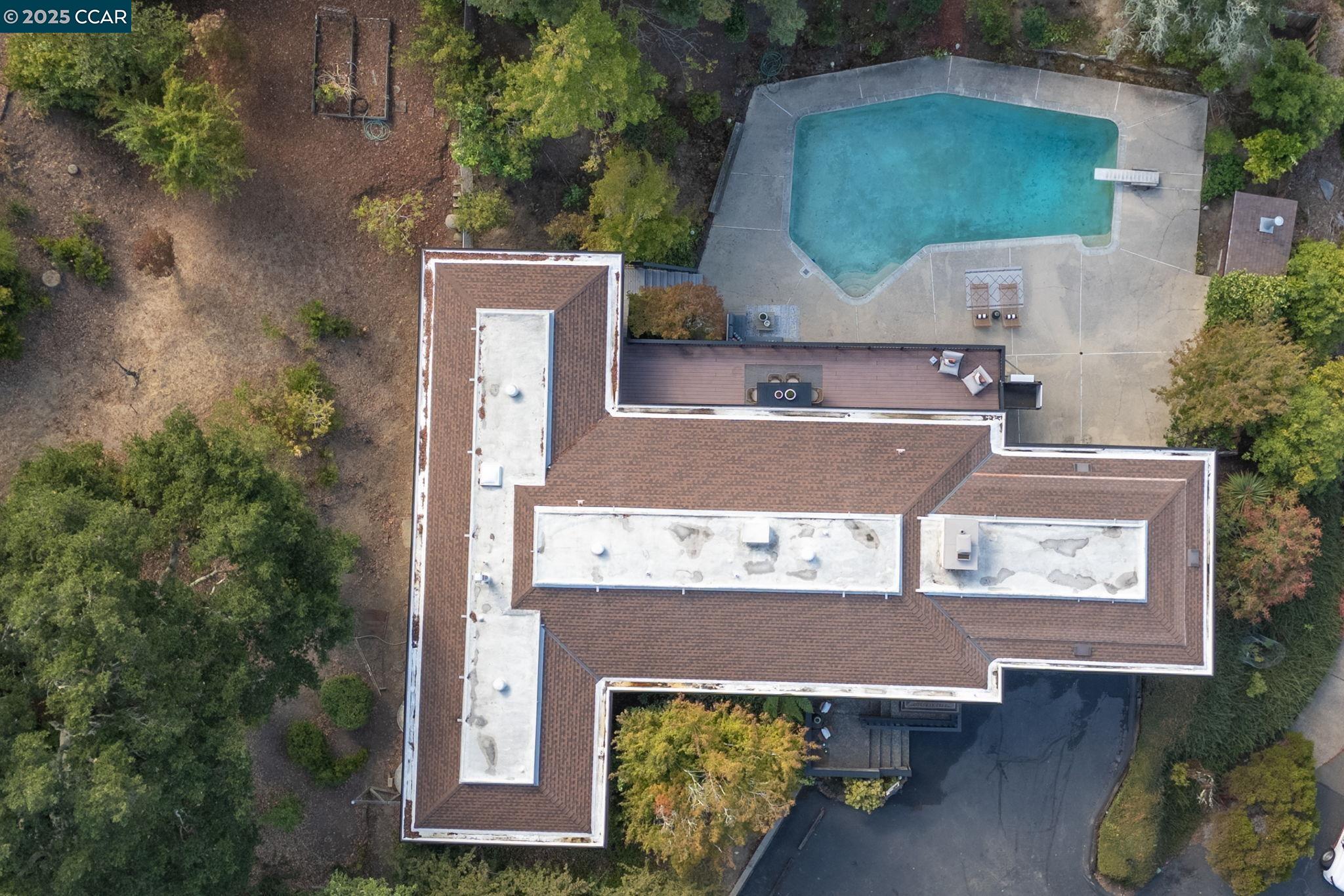 16 Wendy Ln