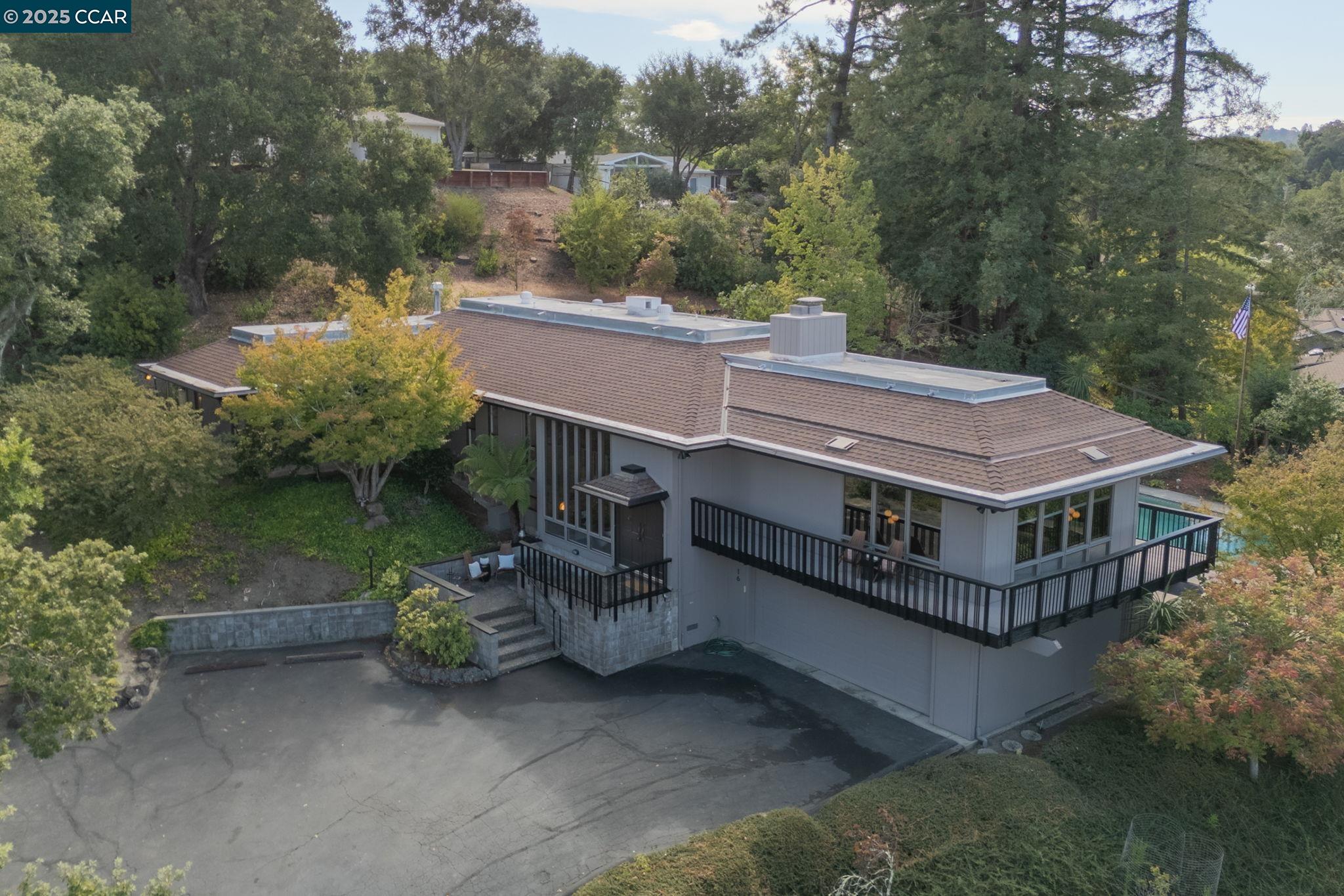 16 Wendy Ln