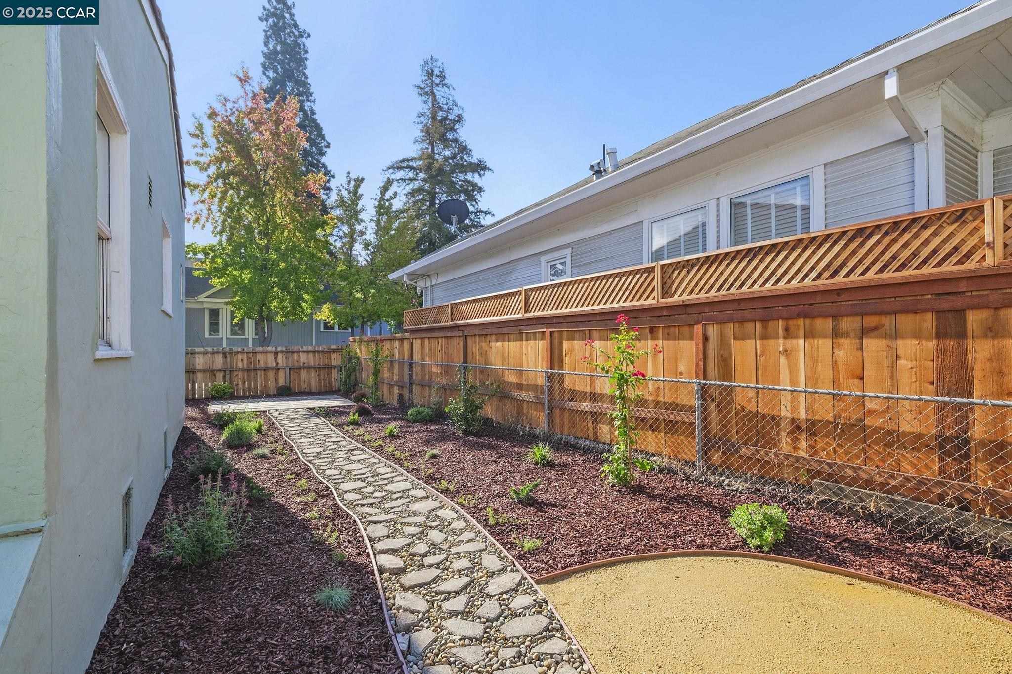 1016 Castro, Martinez