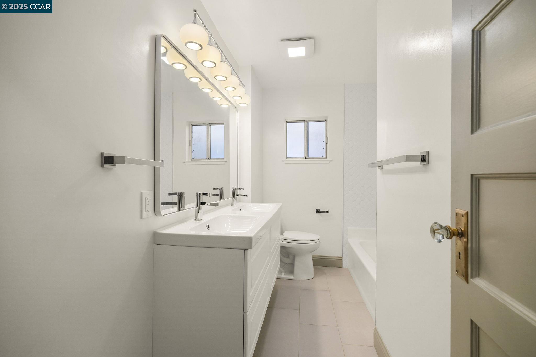 1016 Castro, Martinez