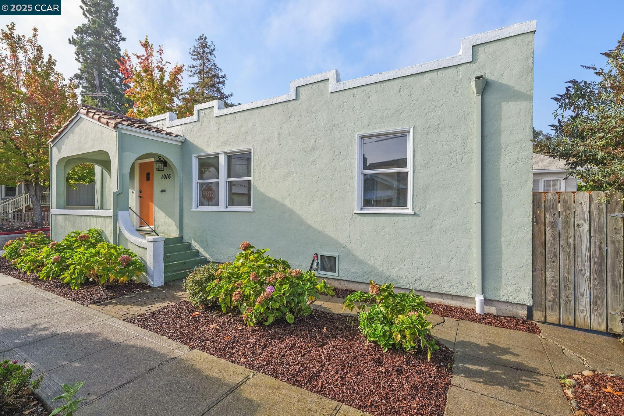 1016 Castro, Martinez