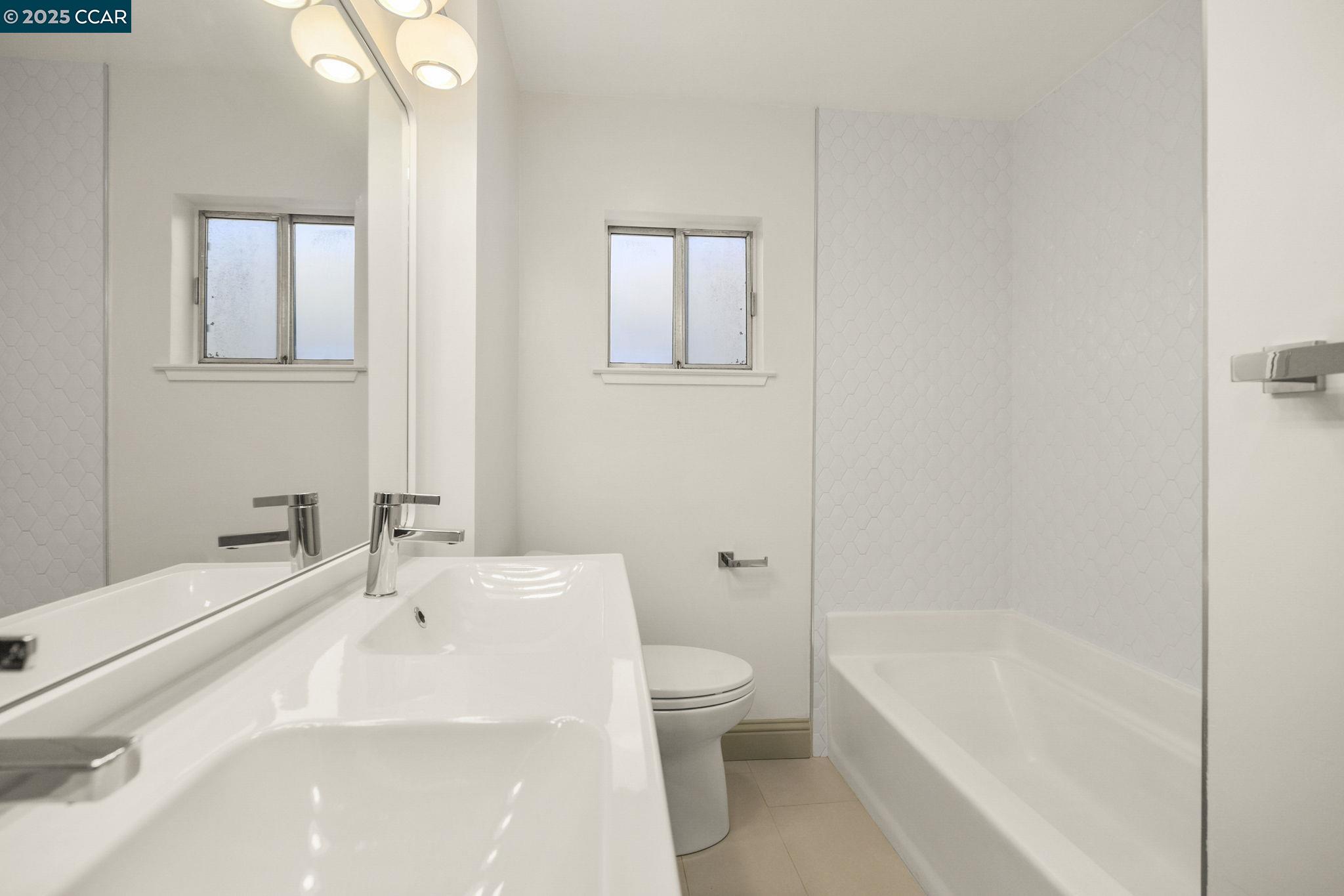 1016 Castro, Martinez