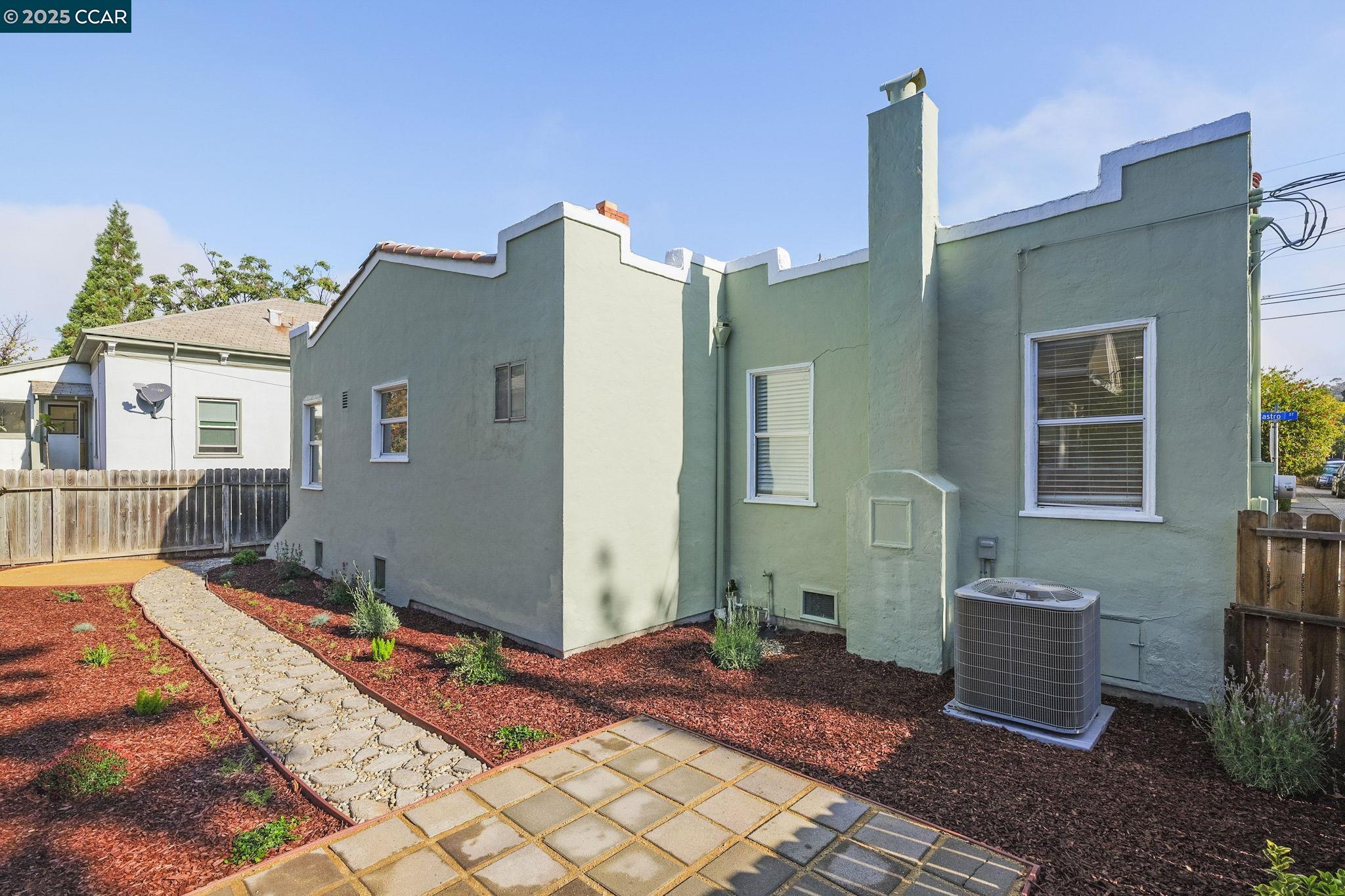 1016 Castro, Martinez