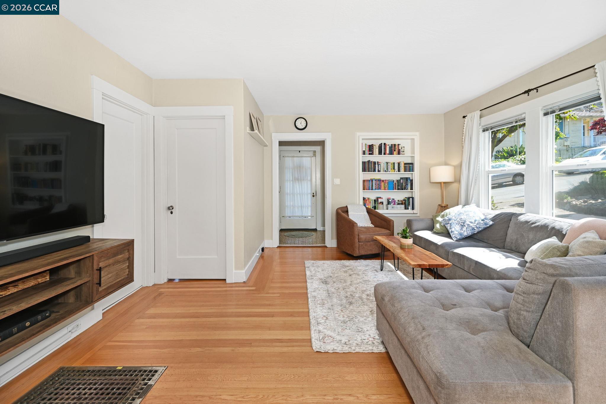 26 Cooke St