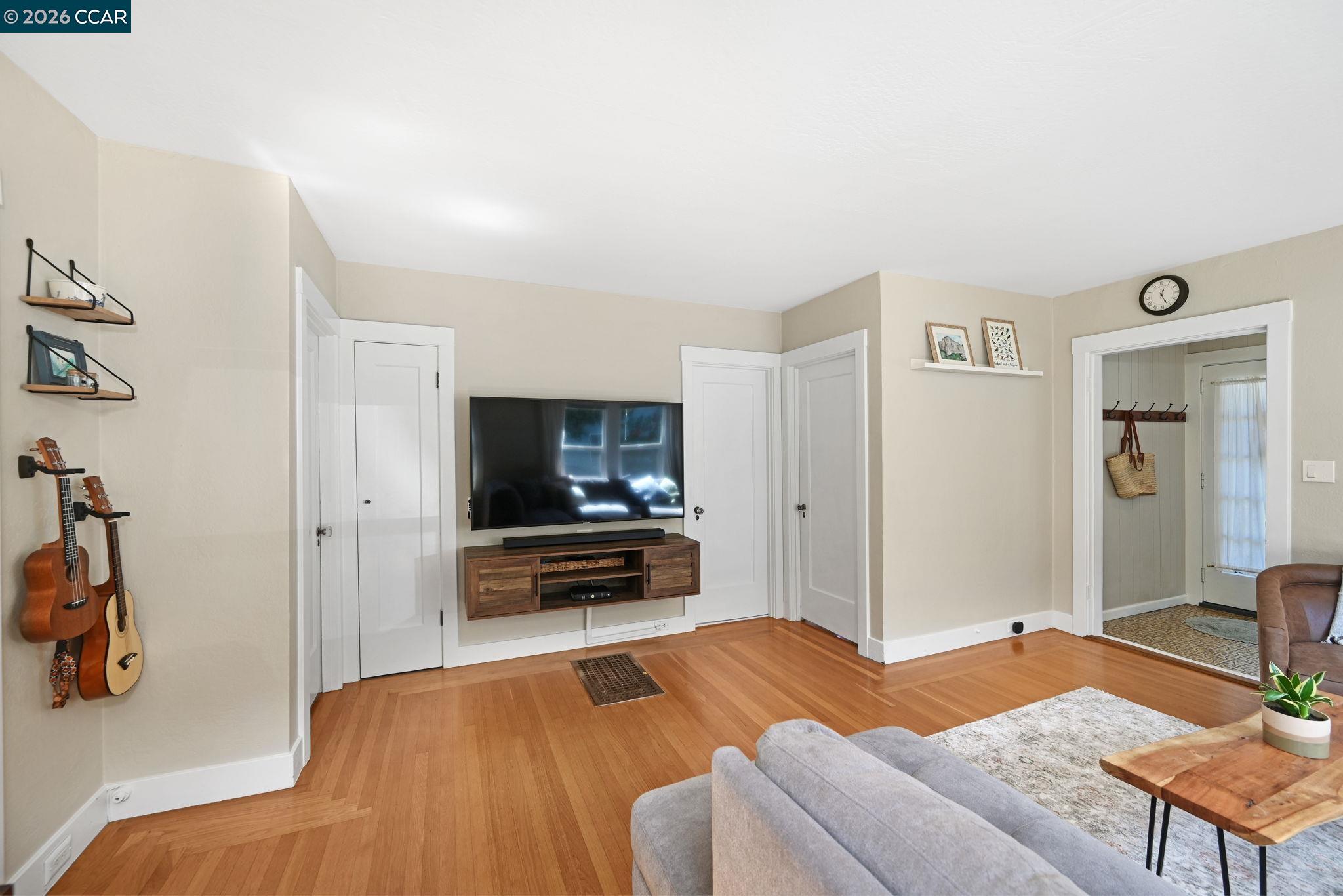 26 Cooke St