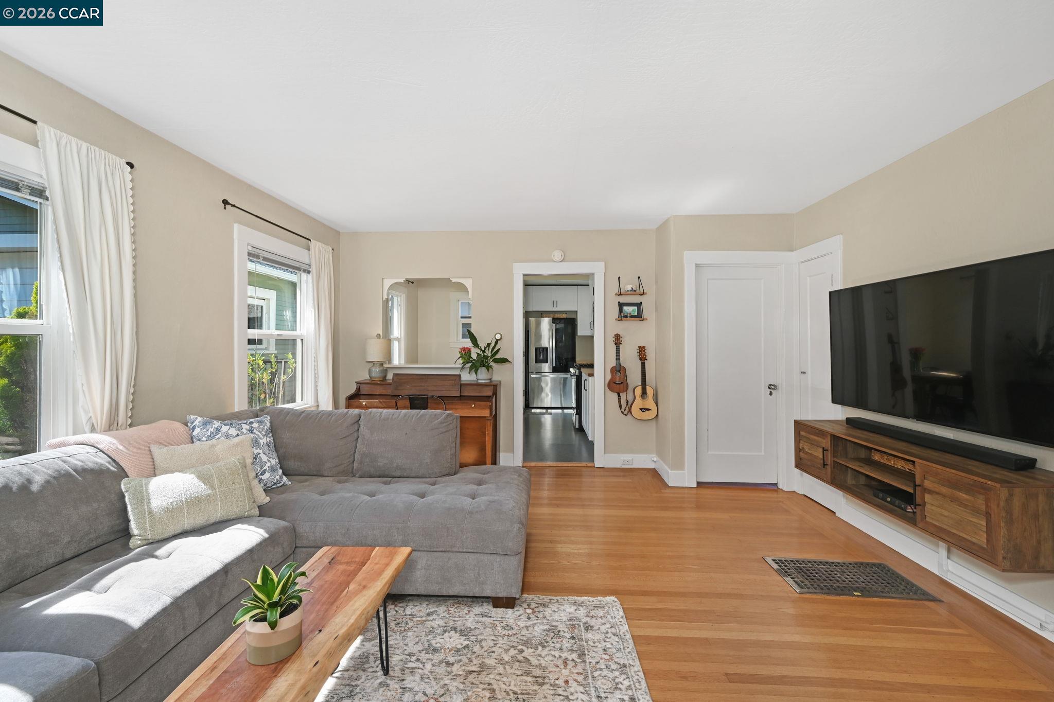 26 Cooke St