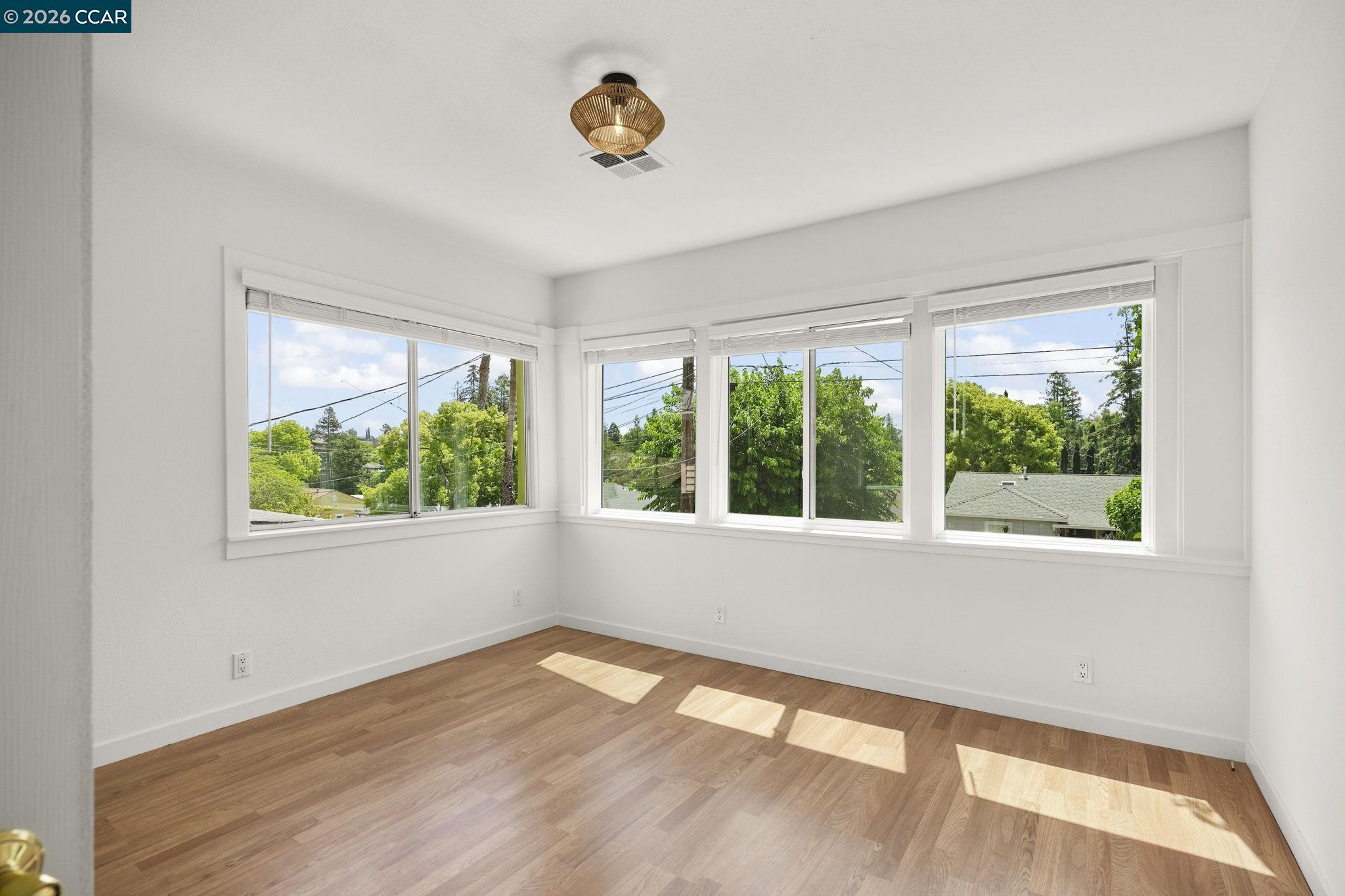 855 Bella Vista Ave