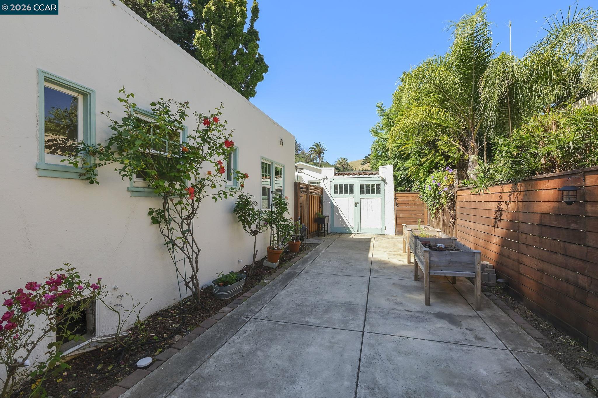 1724 Alhambra Ave