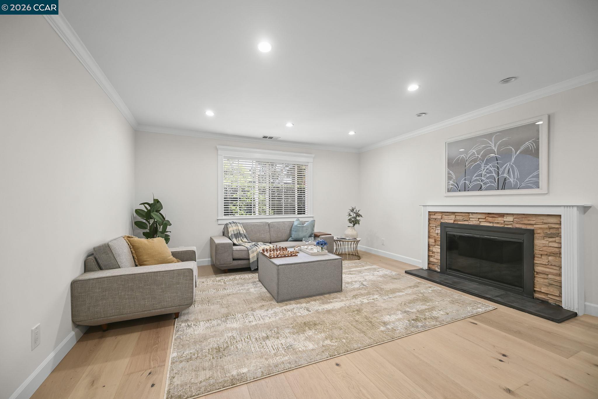 2527 Buena Vista Ave