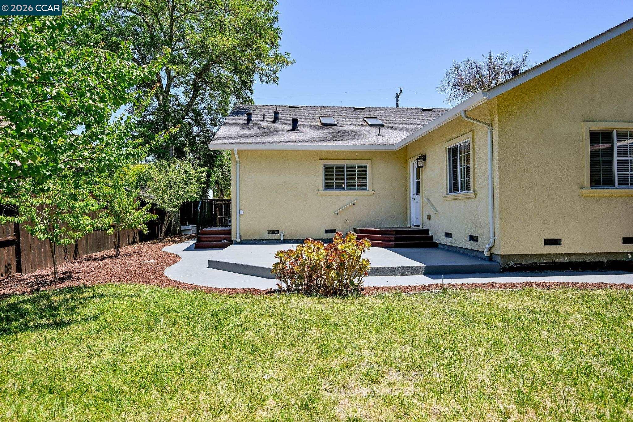 2527 Buena Vista Ave