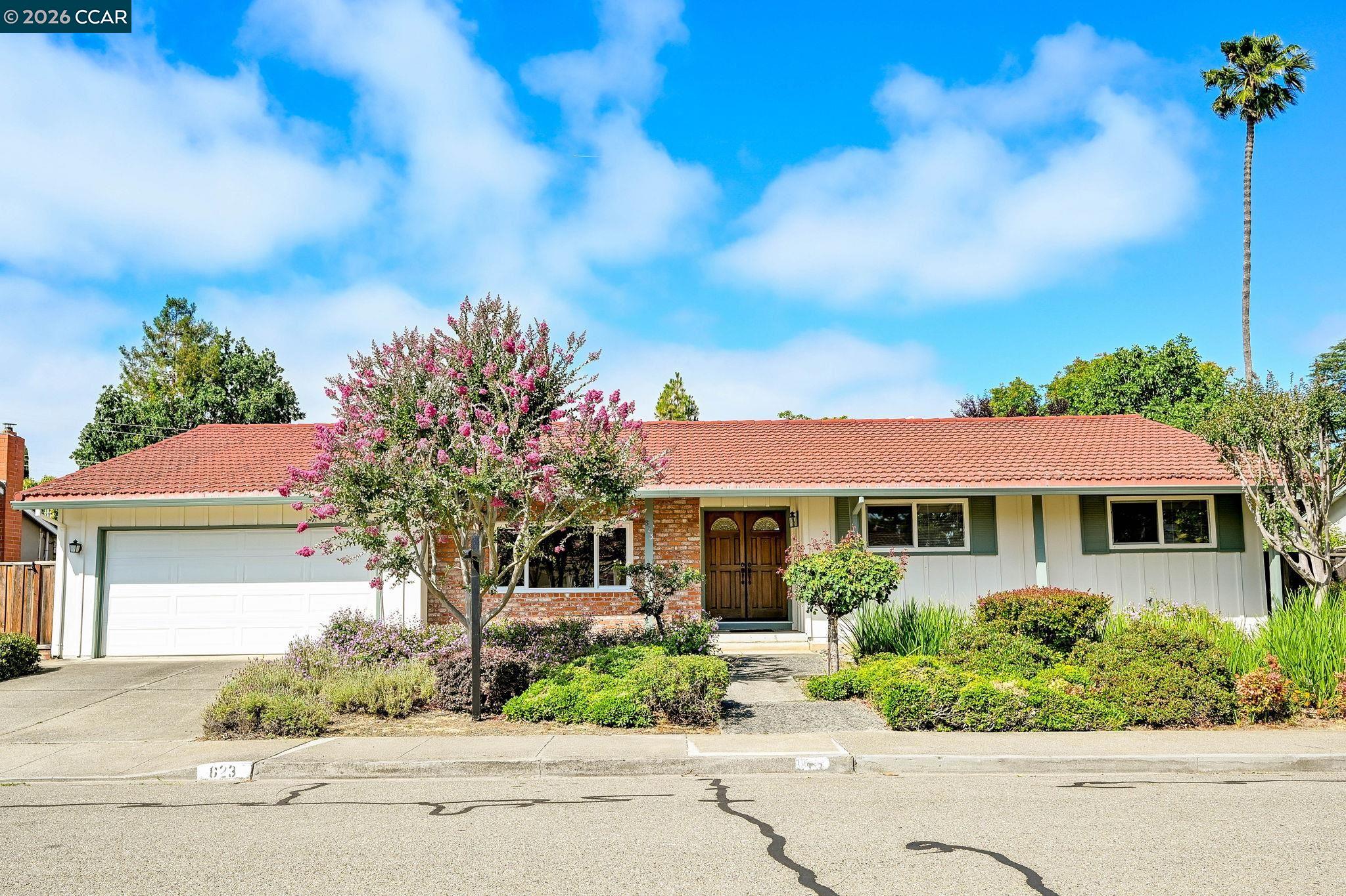 823 Savannah Cir