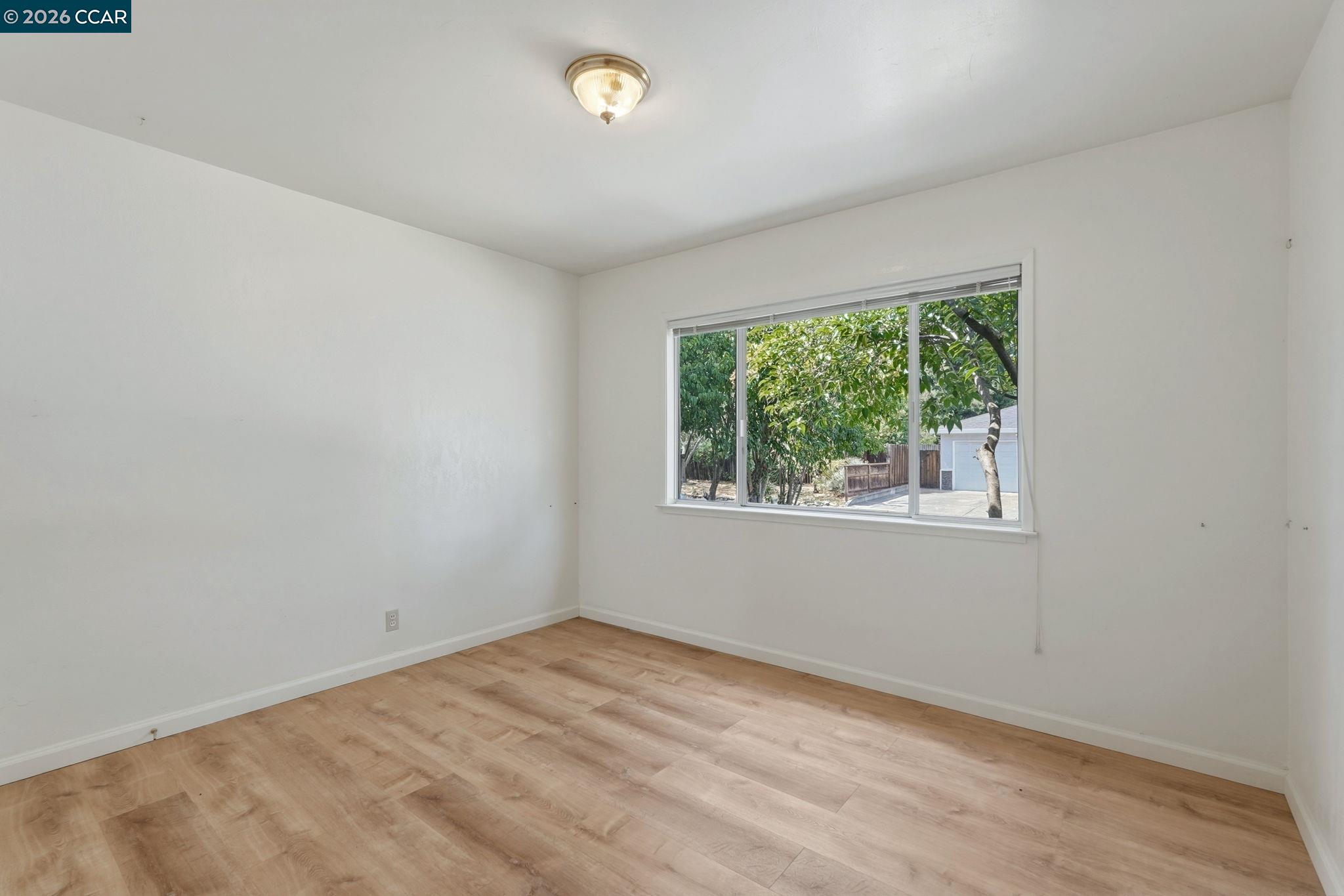 3712 Los Flores Ave