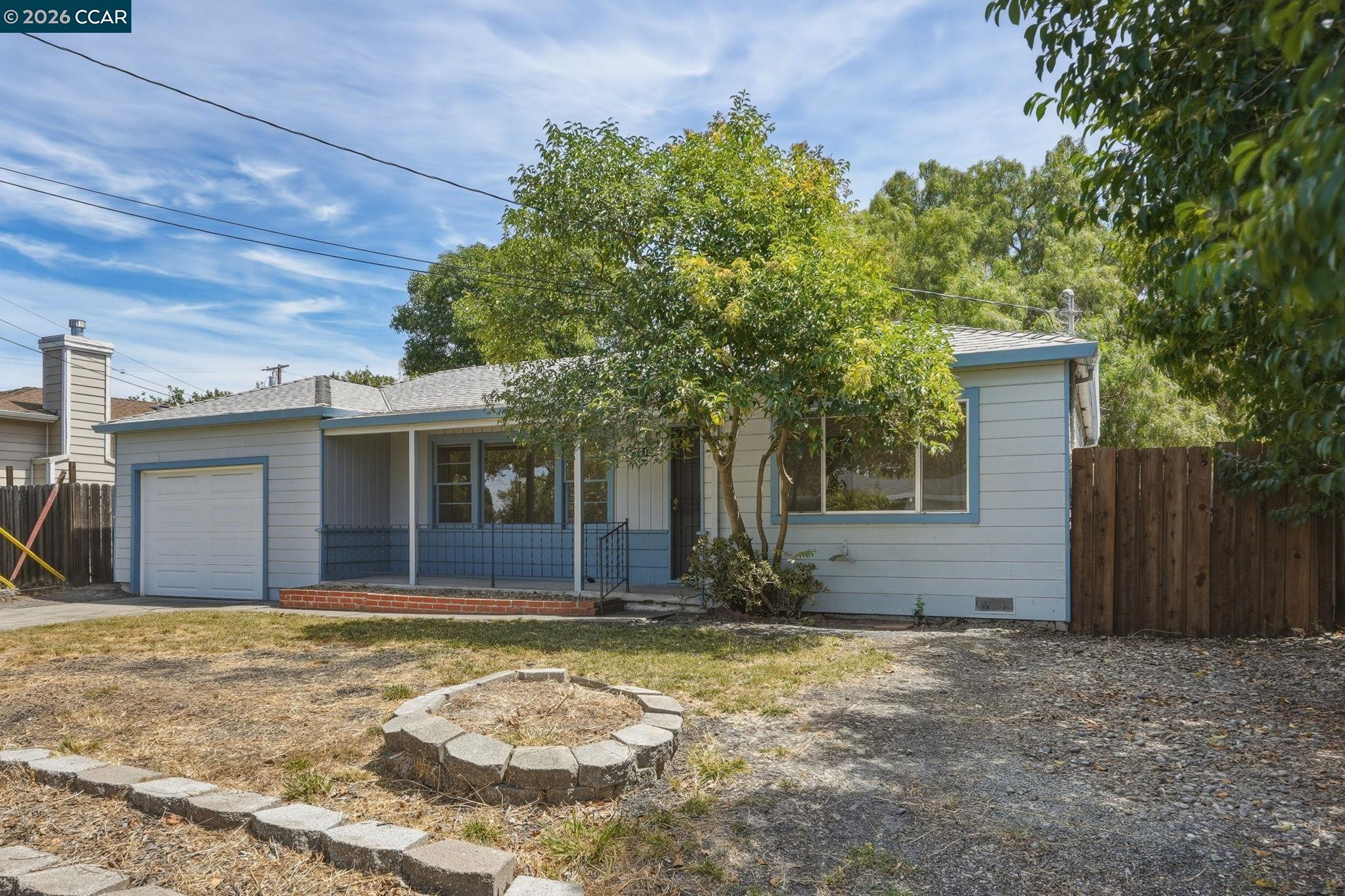3712 Los Flores Ave