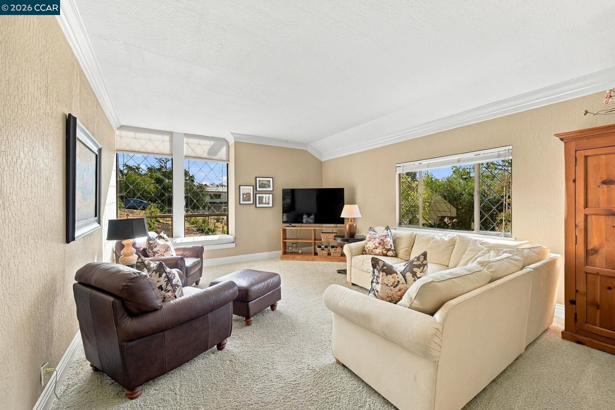 945 Stow Ln