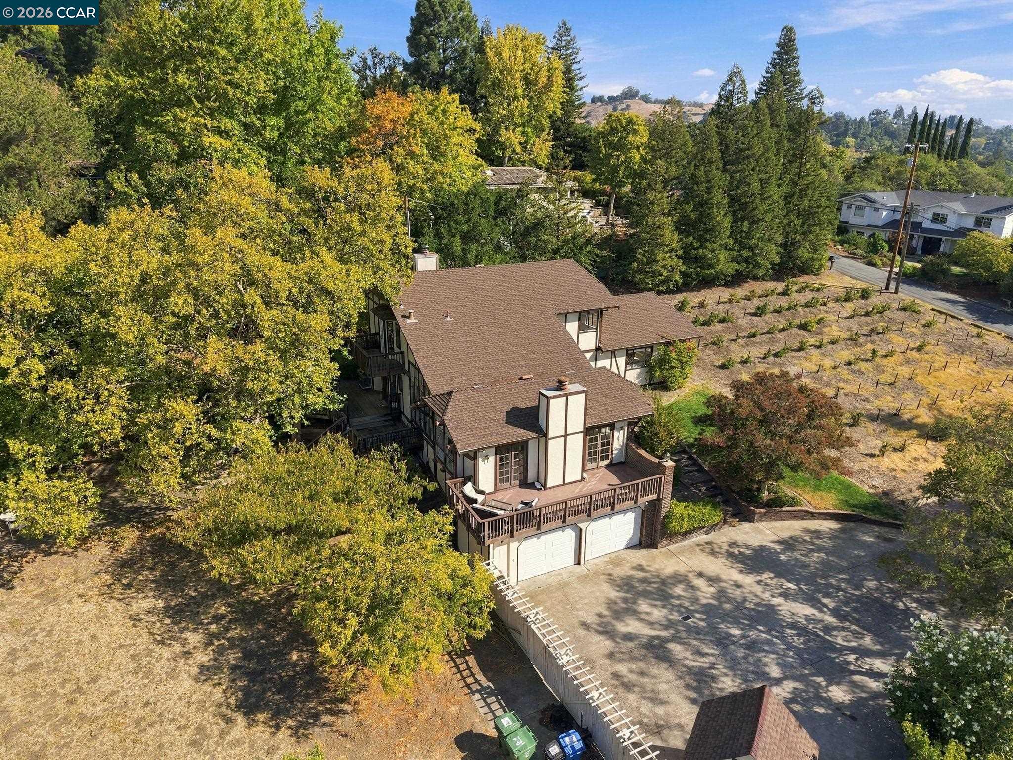 945 Stow Ln