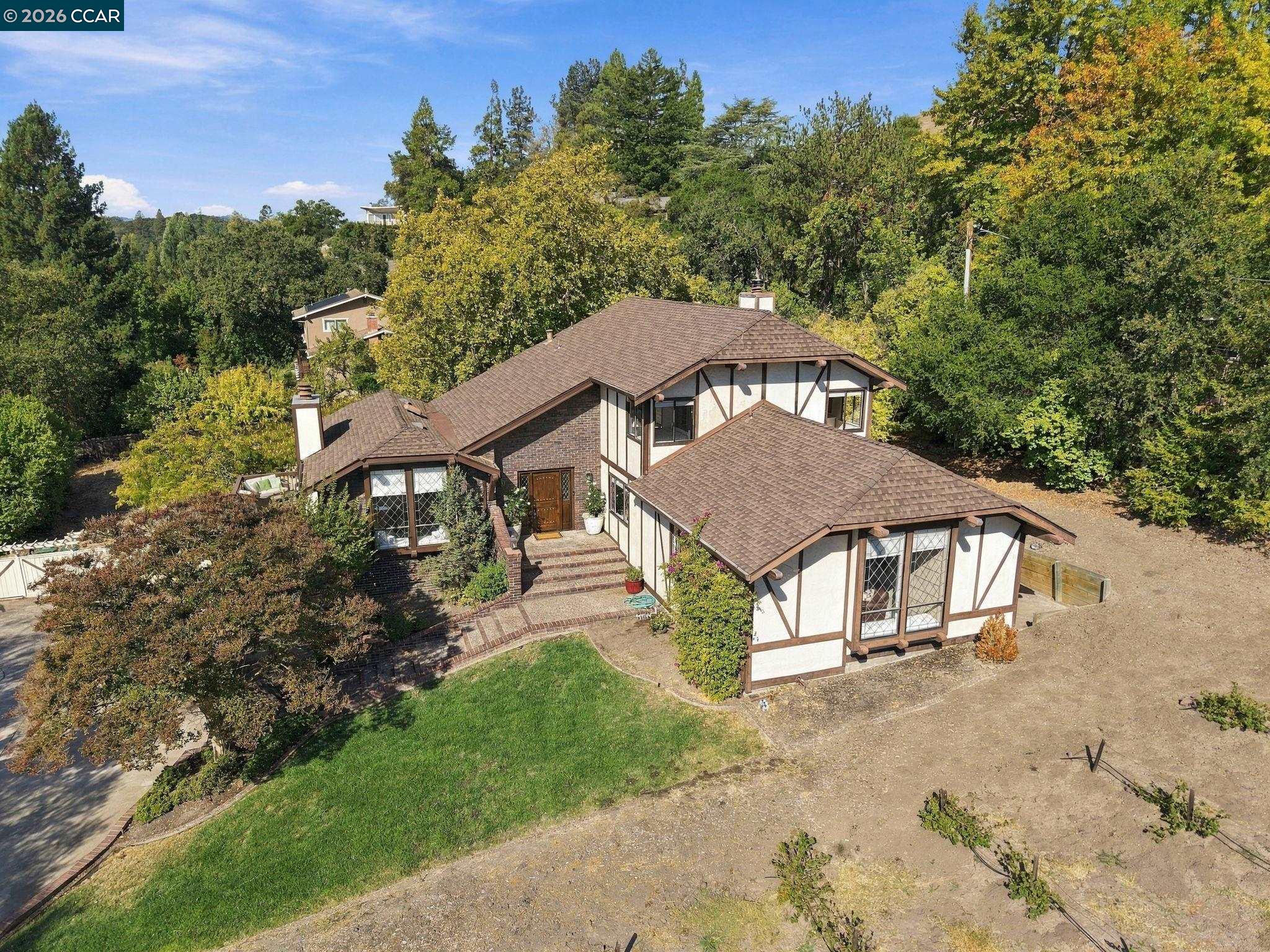 945 Stow Ln