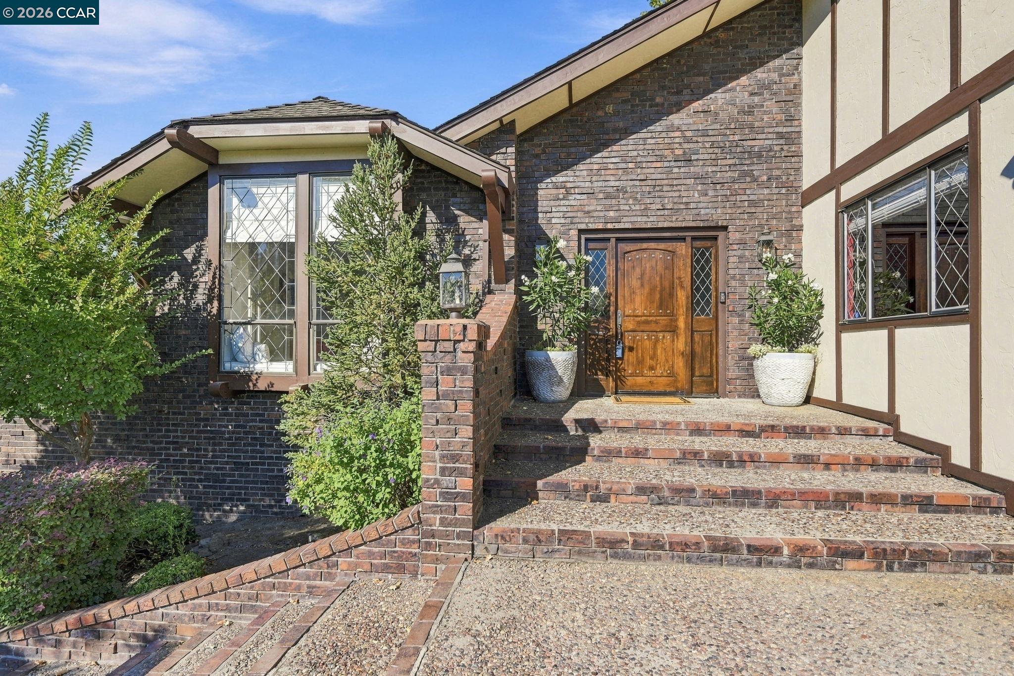 945 Stow Ln