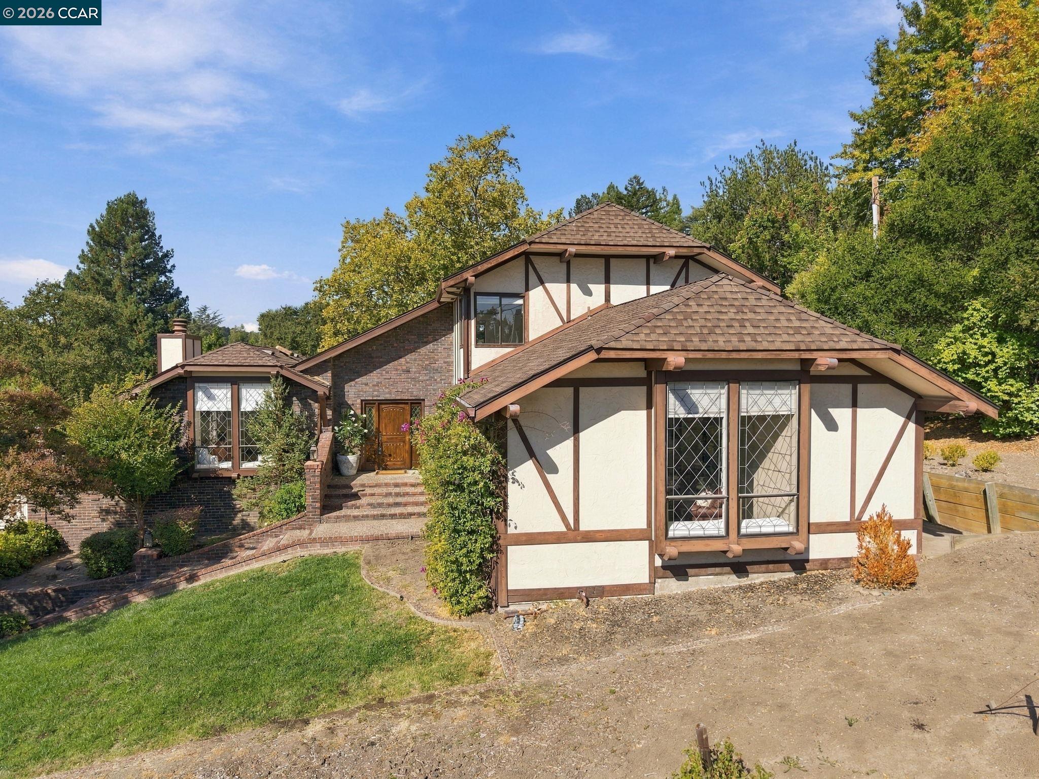 945 Stow Ln