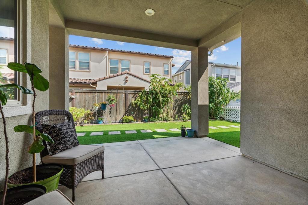 1134 Calle Oroblanco 2