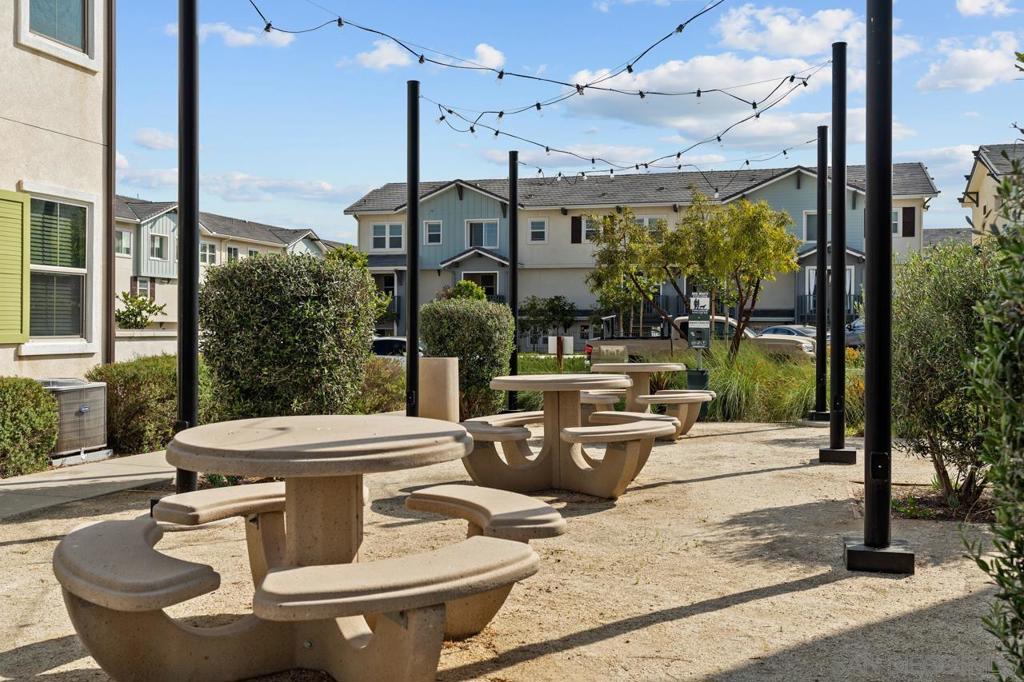 1134 Calle Oroblanco 2