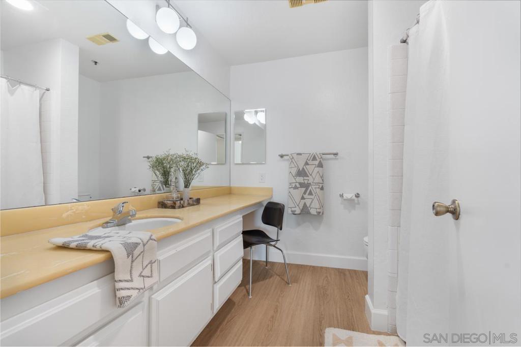 11255 Tierrasanta Blvd 76