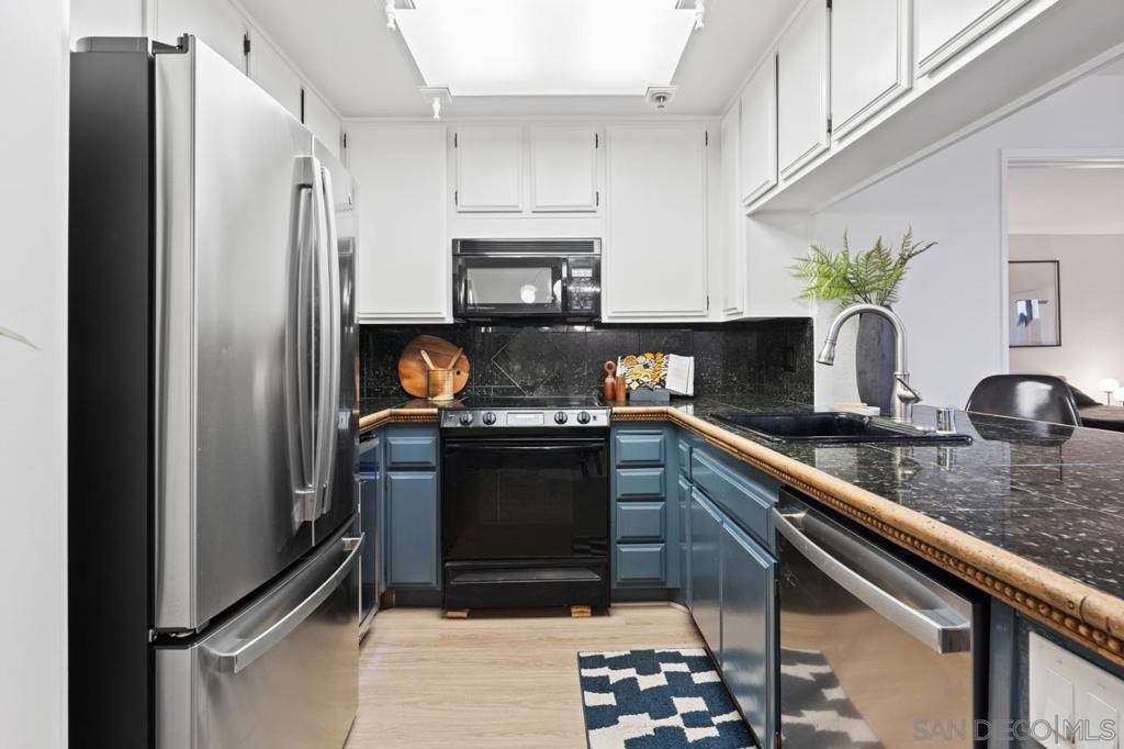 11255 Tierrasanta Blvd 76